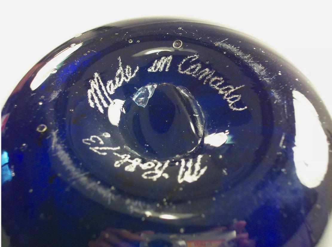 M. ROBB - Vaso a bocciolo in vetro Studio A - Firmato - Canada - Circa 1973 in vendita 3