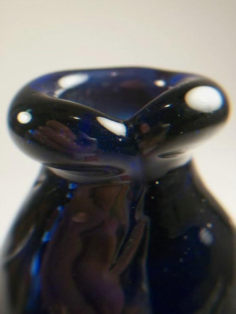 M. ROBB - Vaso a bocciolo in vetro Studio A - Firmato - Canada - Circa 1973 in vendita 4