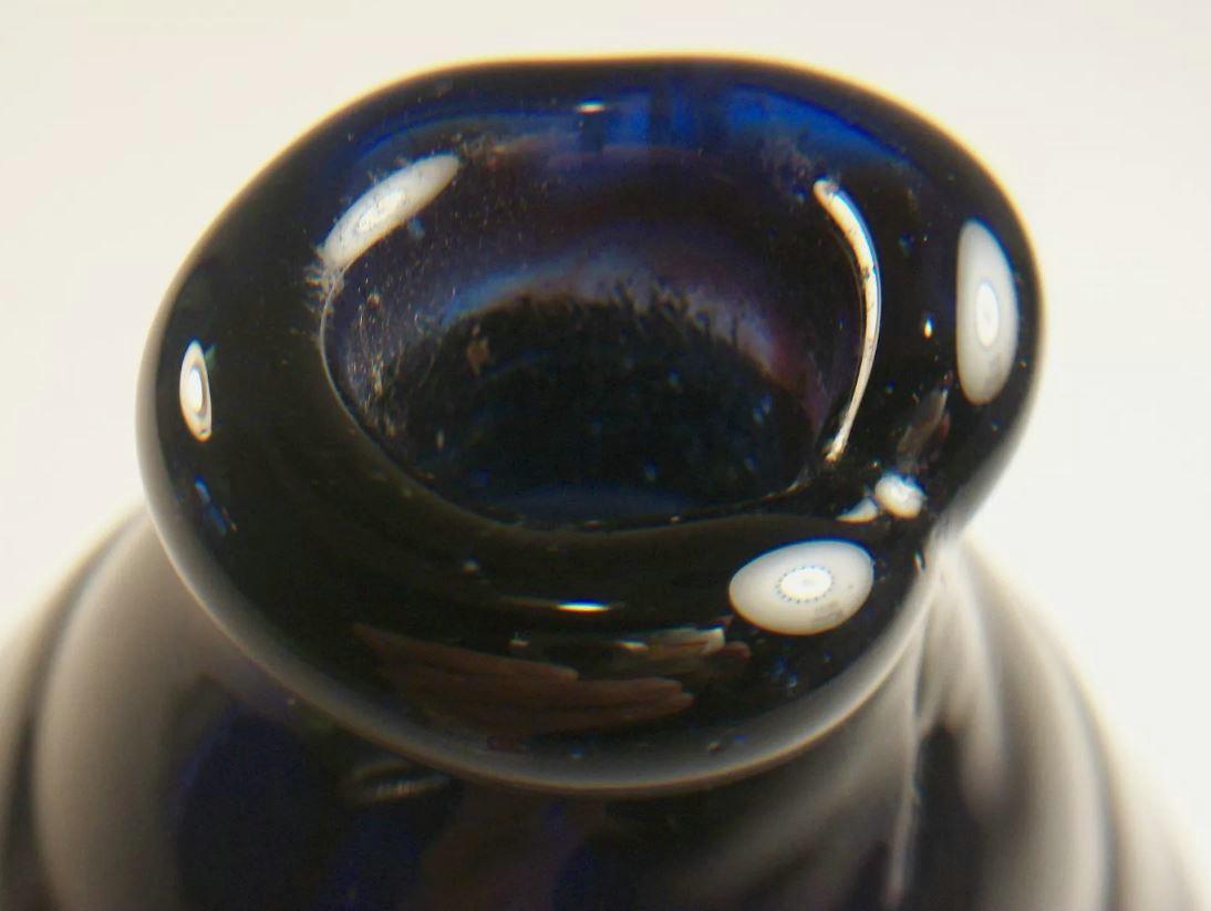 M. ROBB - Vaso a bocciolo in vetro Studio A - Firmato - Canada - Circa 1973 in vendita 5