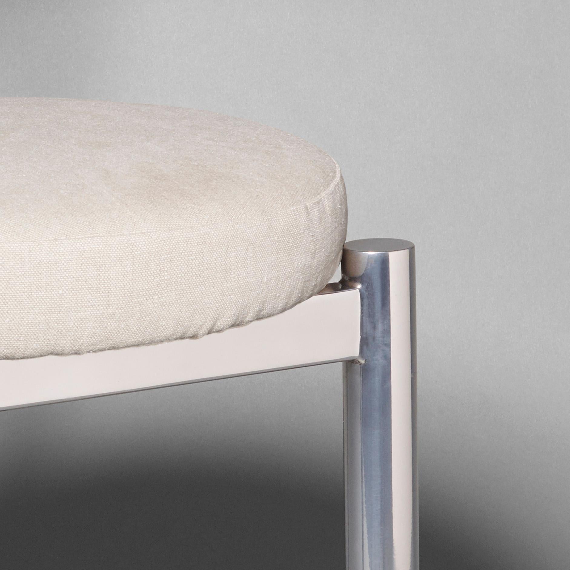 Stuhl „M Series“ aus poliertem Edelstahlrohr mit Sitz aus weichem Stoff (Poliert) im Angebot