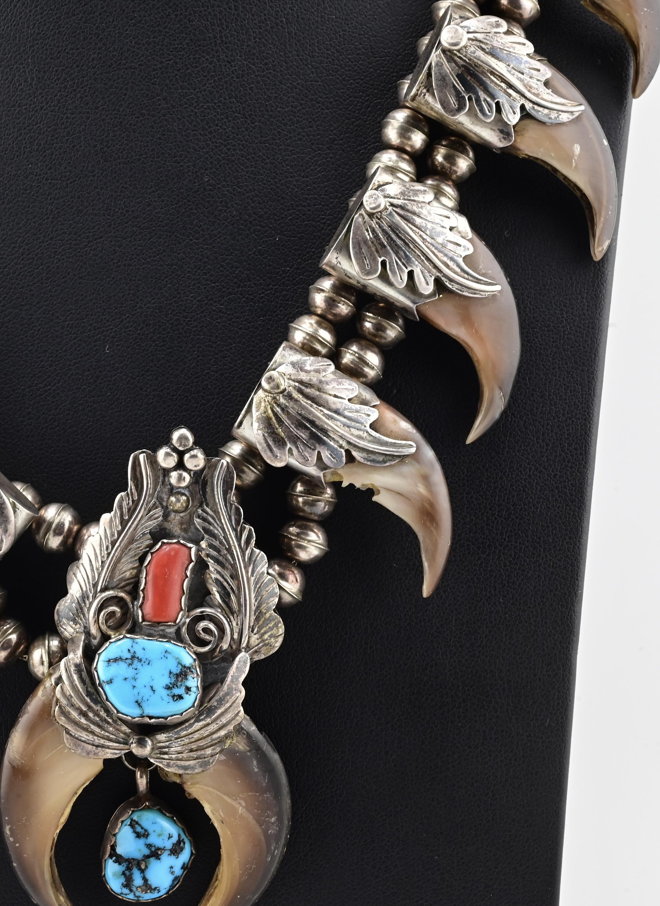 M. Tsosie Collana con artiglio in argento sterling dei nativi americani 125,26g In condizioni buone in vendita a Media, PA