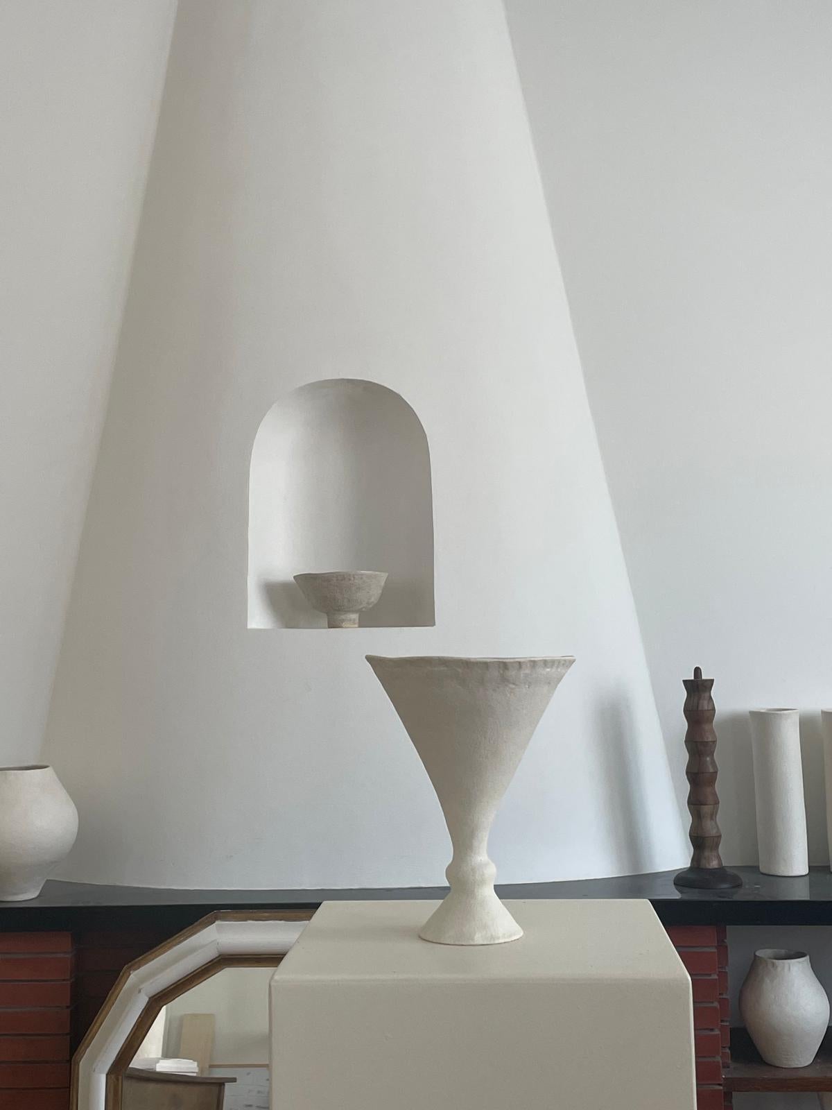 XXI secolo e contemporaneo Vaso Toutes Les in bianco opaco, misura media di Mathilde Martin in vendita