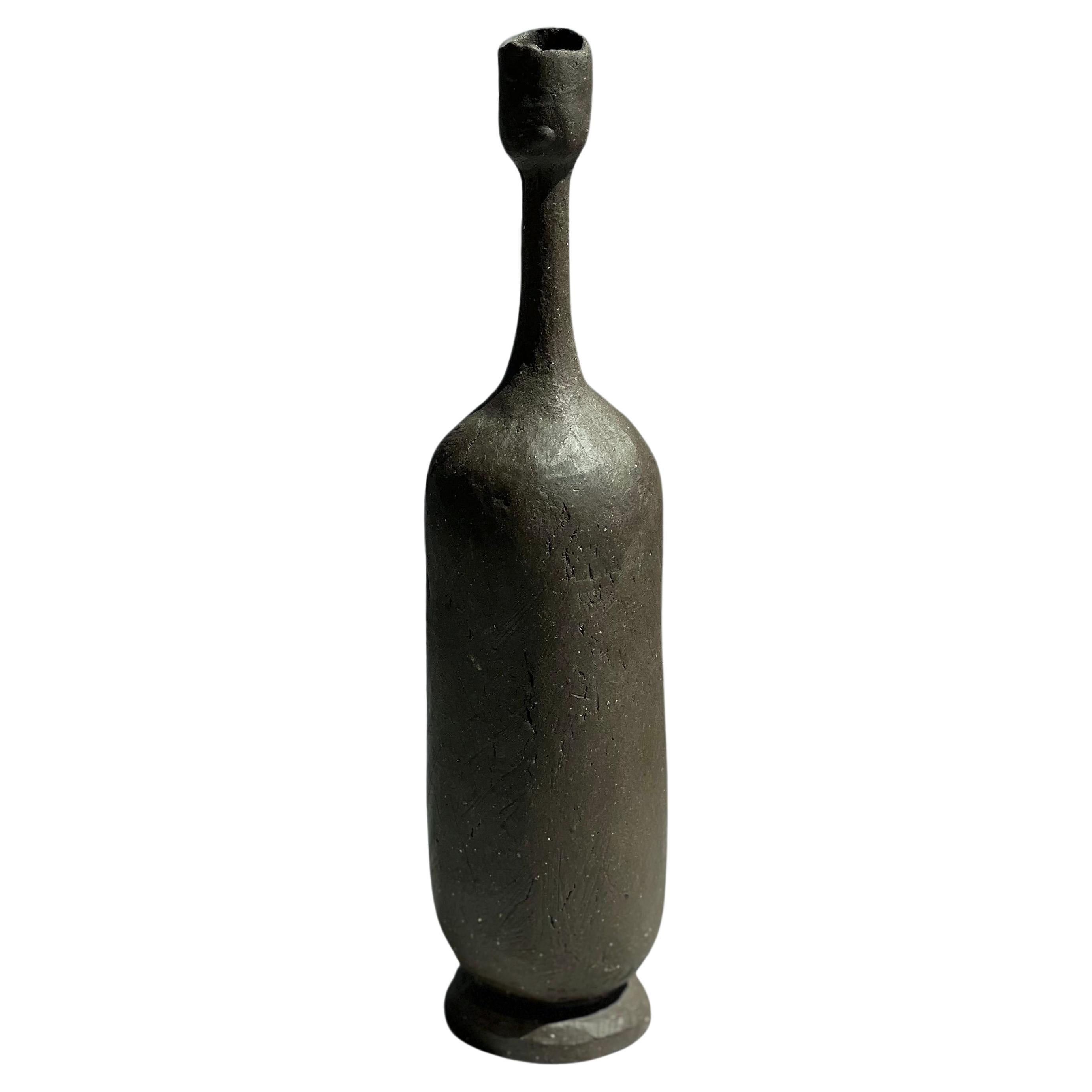 Handgefertigte Vase „M Vase I“ aus Keramik mit Radaufzug