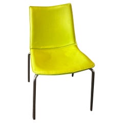 Chaise M2L avec pieds chromés en stock