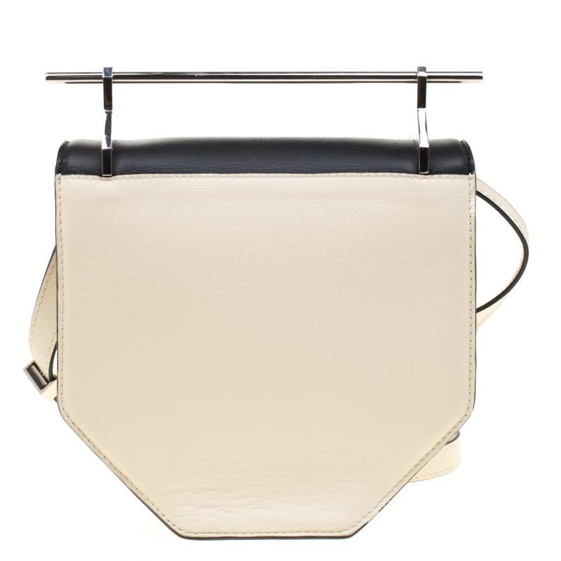 From the house of M2Malletier comes this gorgeous Amor Fati bag that will perfectly complement all your outfits. It is luxuriously crafted from off-white leather and styled with a black flap and a leather interior. The bag, complete with a metal top