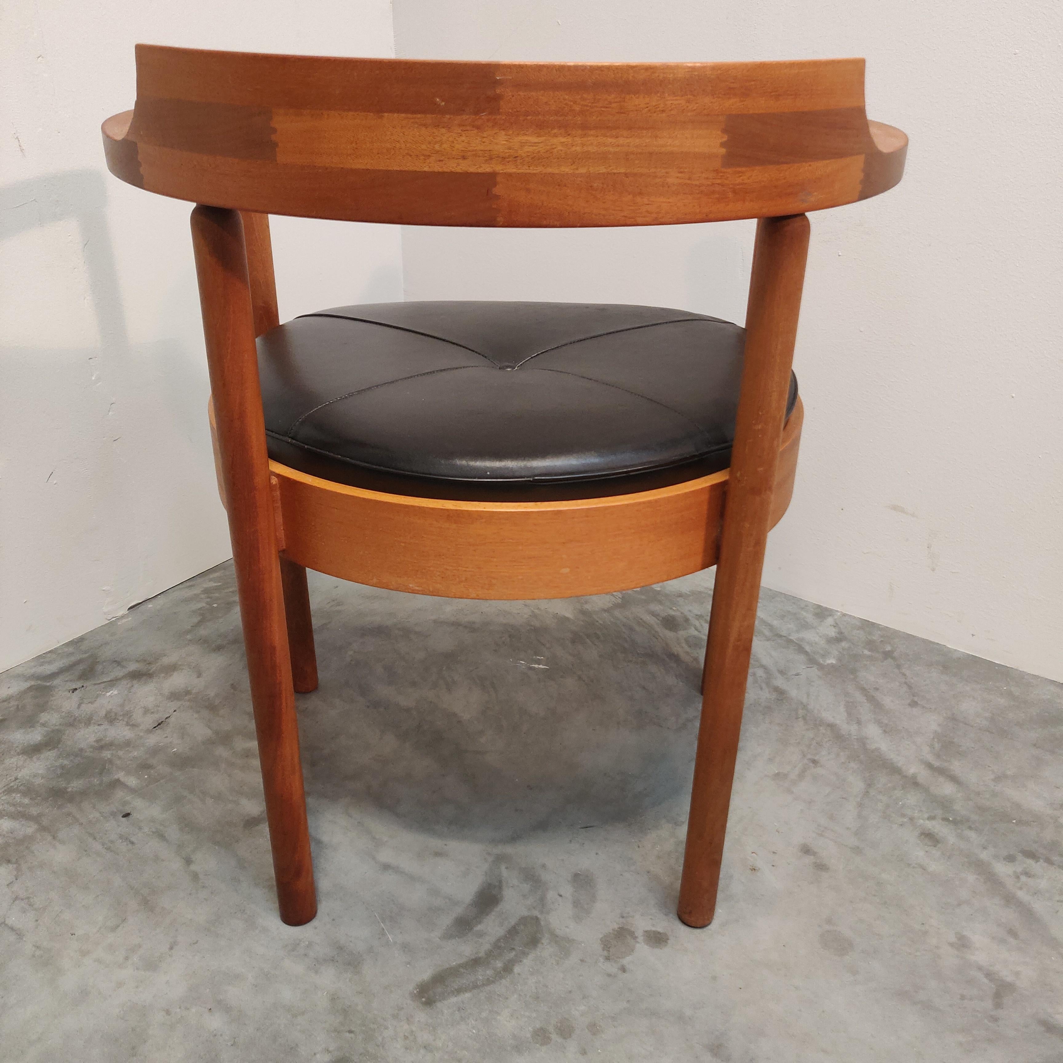 Leather M40 Chair by Henning Jensen & Torben Valeur for Munch Møbler, Denmark For Sale