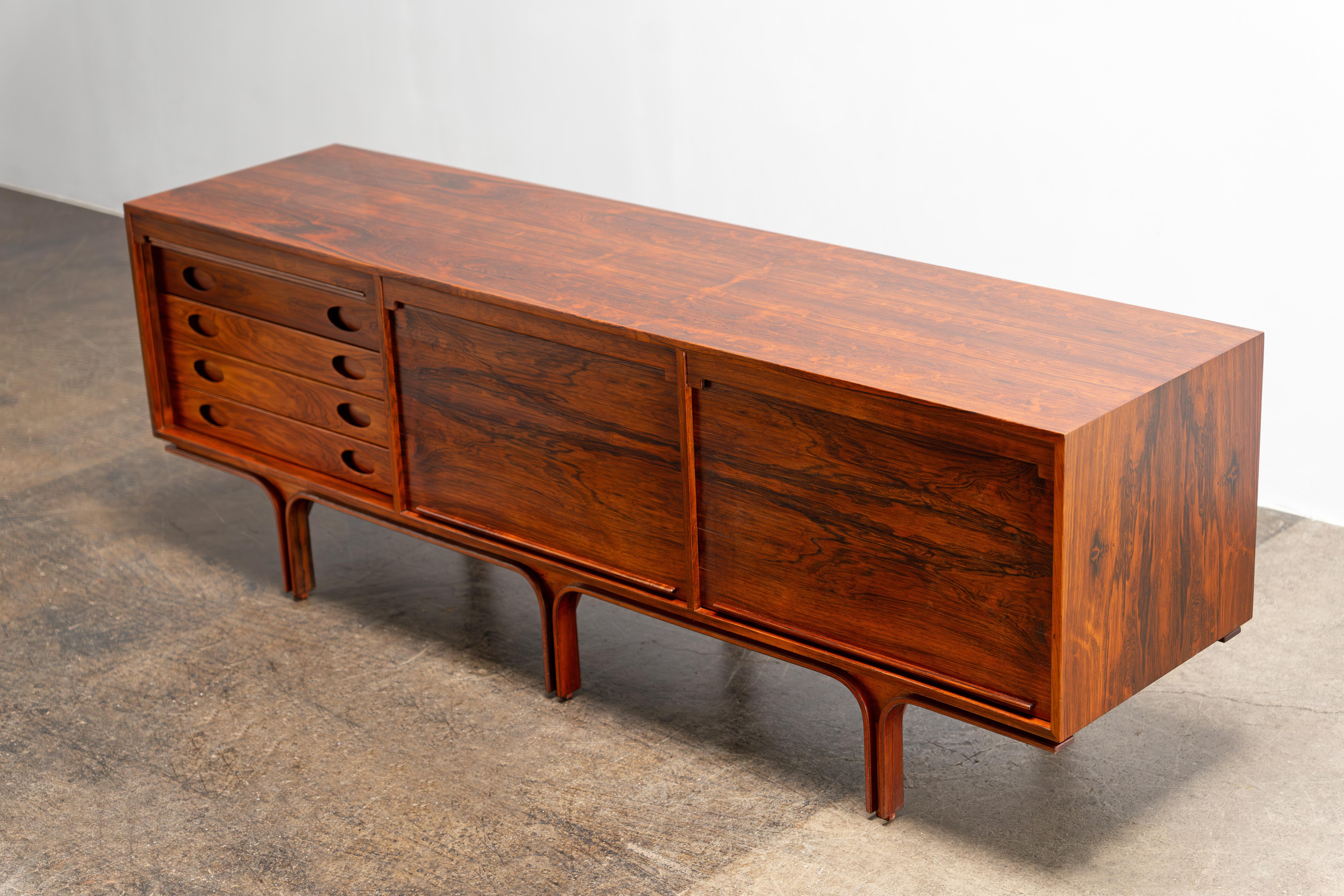 M501 Buffet en palissandre par Gianfranco Frattini Bernini Italie, années 1960 en vente 4