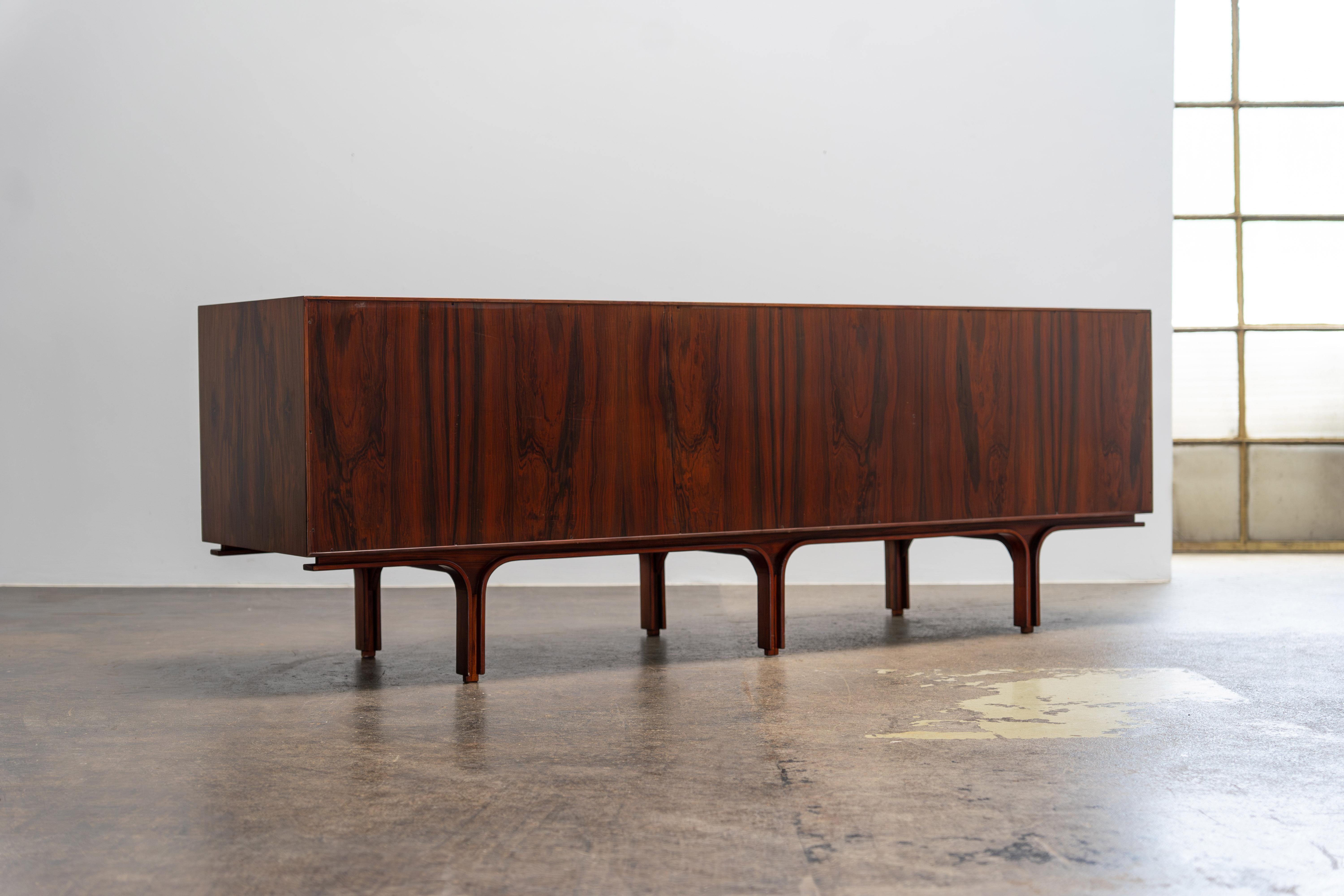 M501 Buffet en palissandre par Gianfranco Frattini Bernini Italie, années 1960 en vente 11