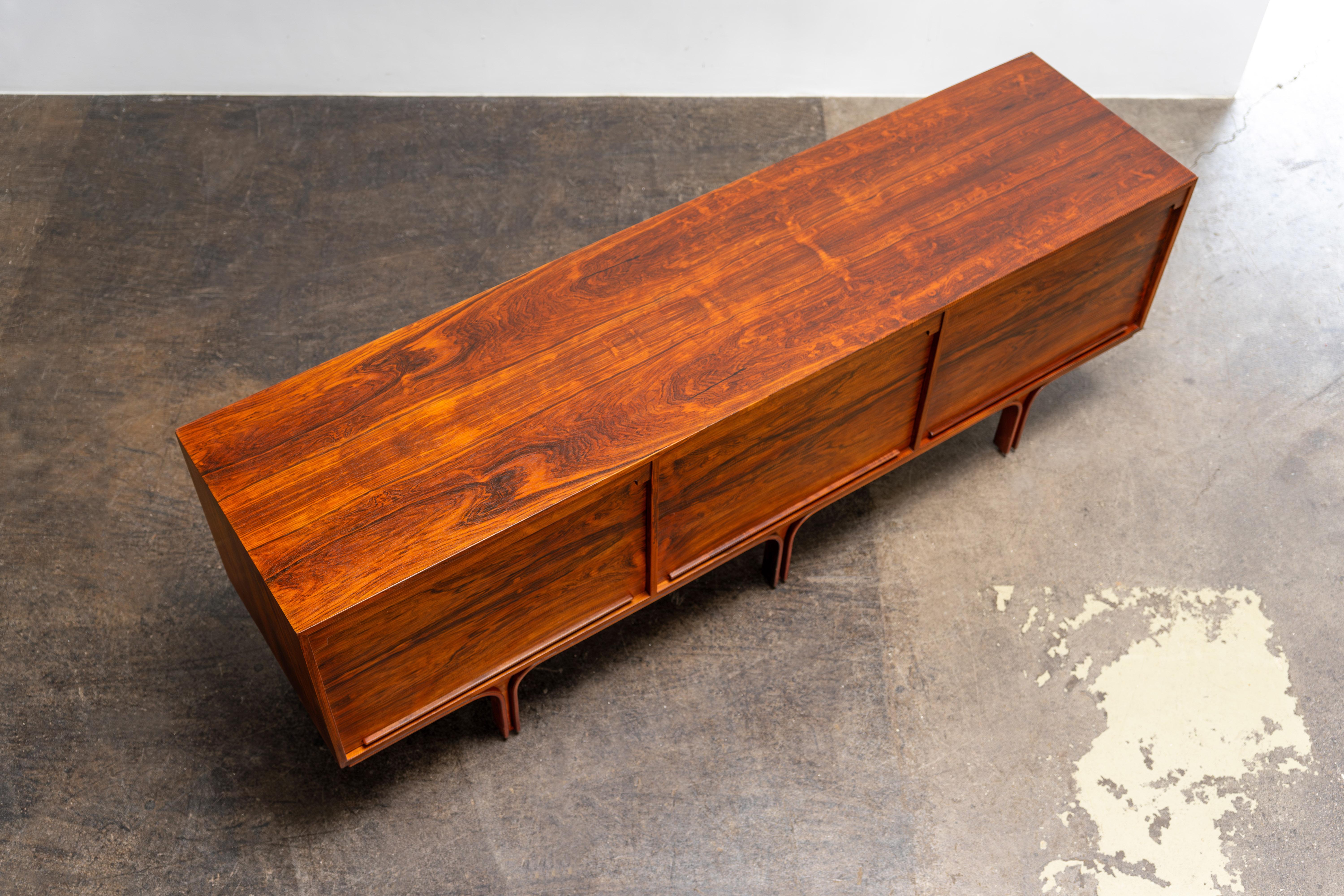 Mid-Century Modern M501 Buffet en palissandre par Gianfranco Frattini Bernini Italie, années 1960 en vente