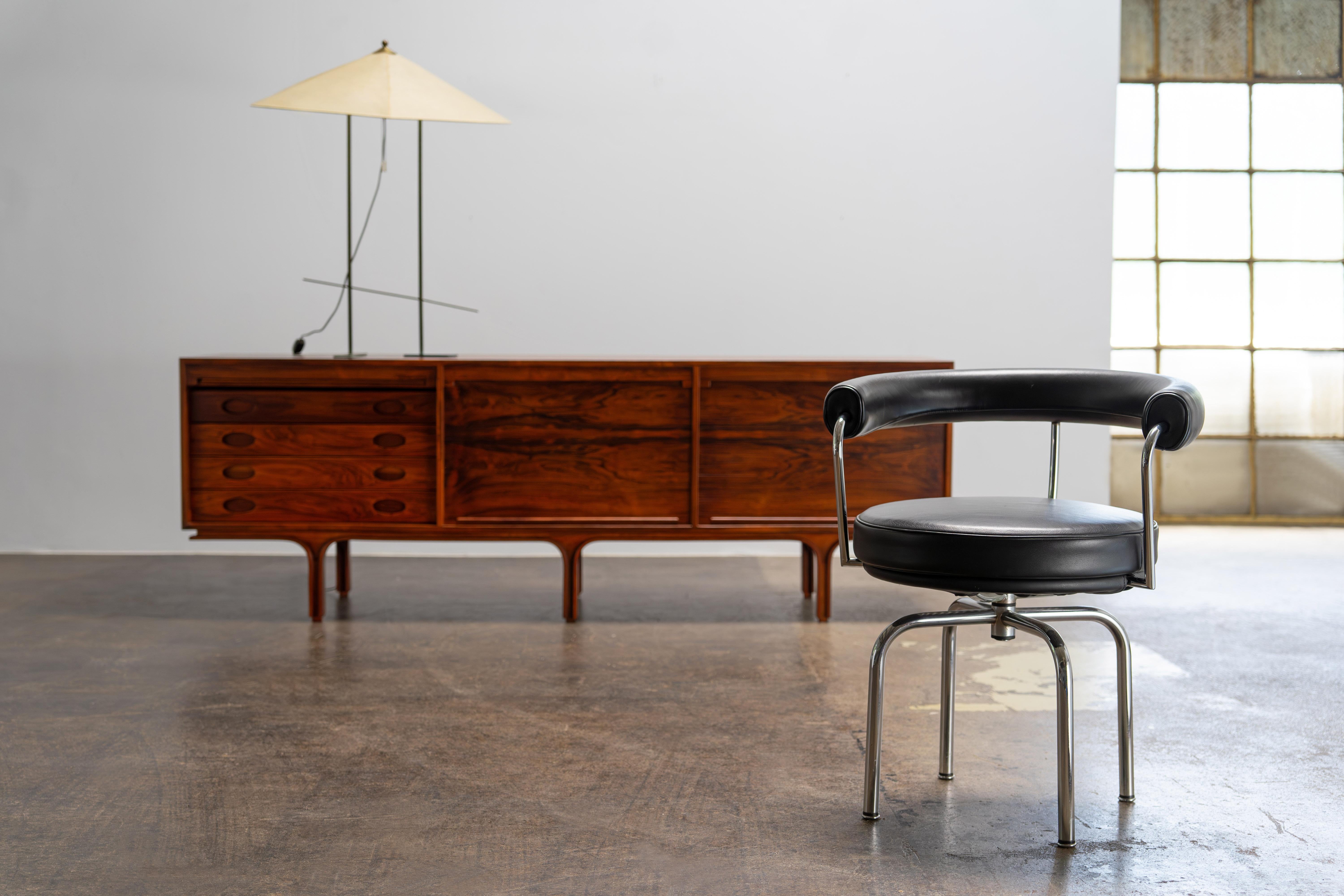 italien M501 Buffet en palissandre par Gianfranco Frattini Bernini Italie, années 1960 en vente