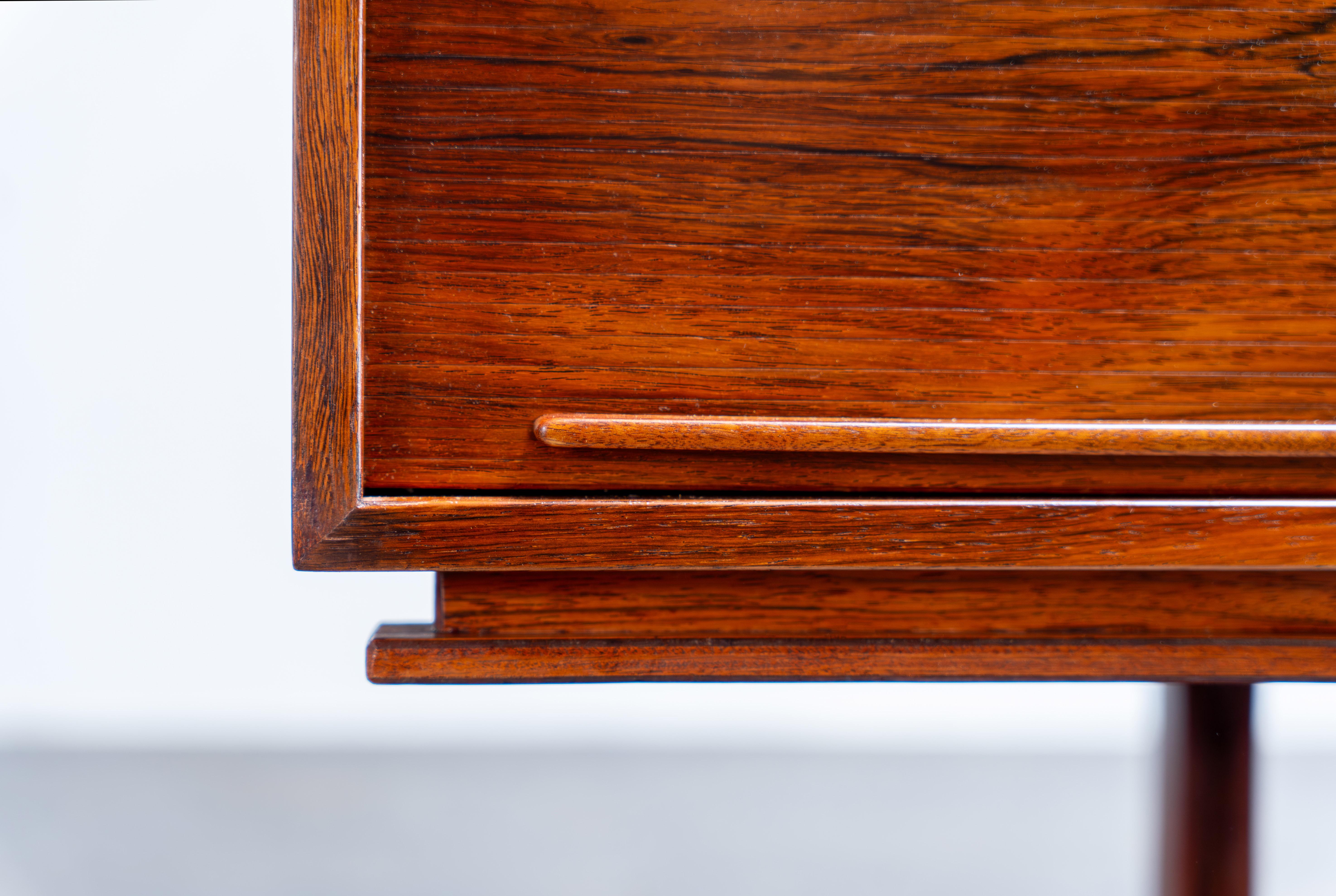 Bois de rose M501 Buffet en palissandre par Gianfranco Frattini Bernini Italie, années 1960 en vente