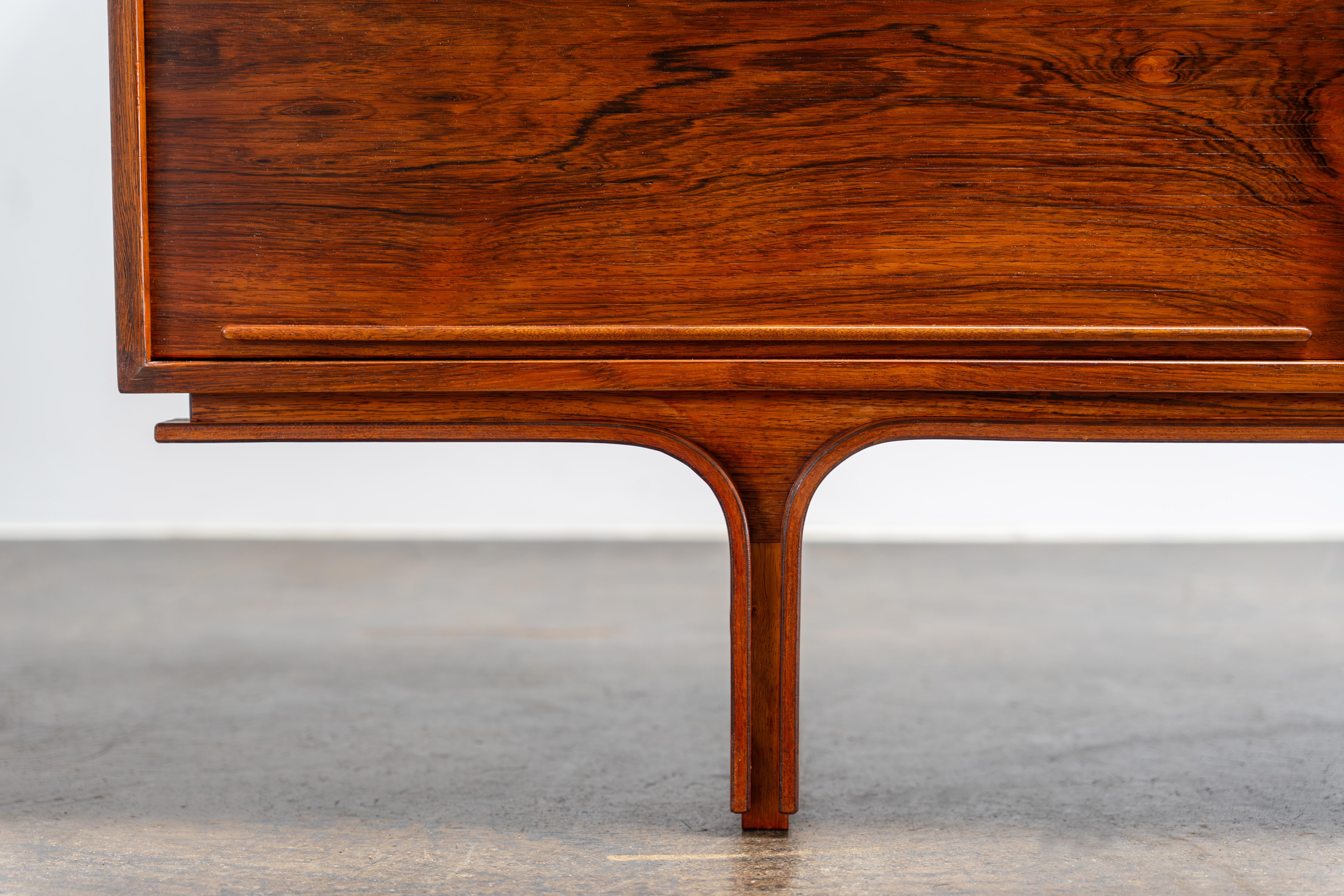 M501 Buffet en palissandre par Gianfranco Frattini Bernini Italie, années 1960 en vente 1