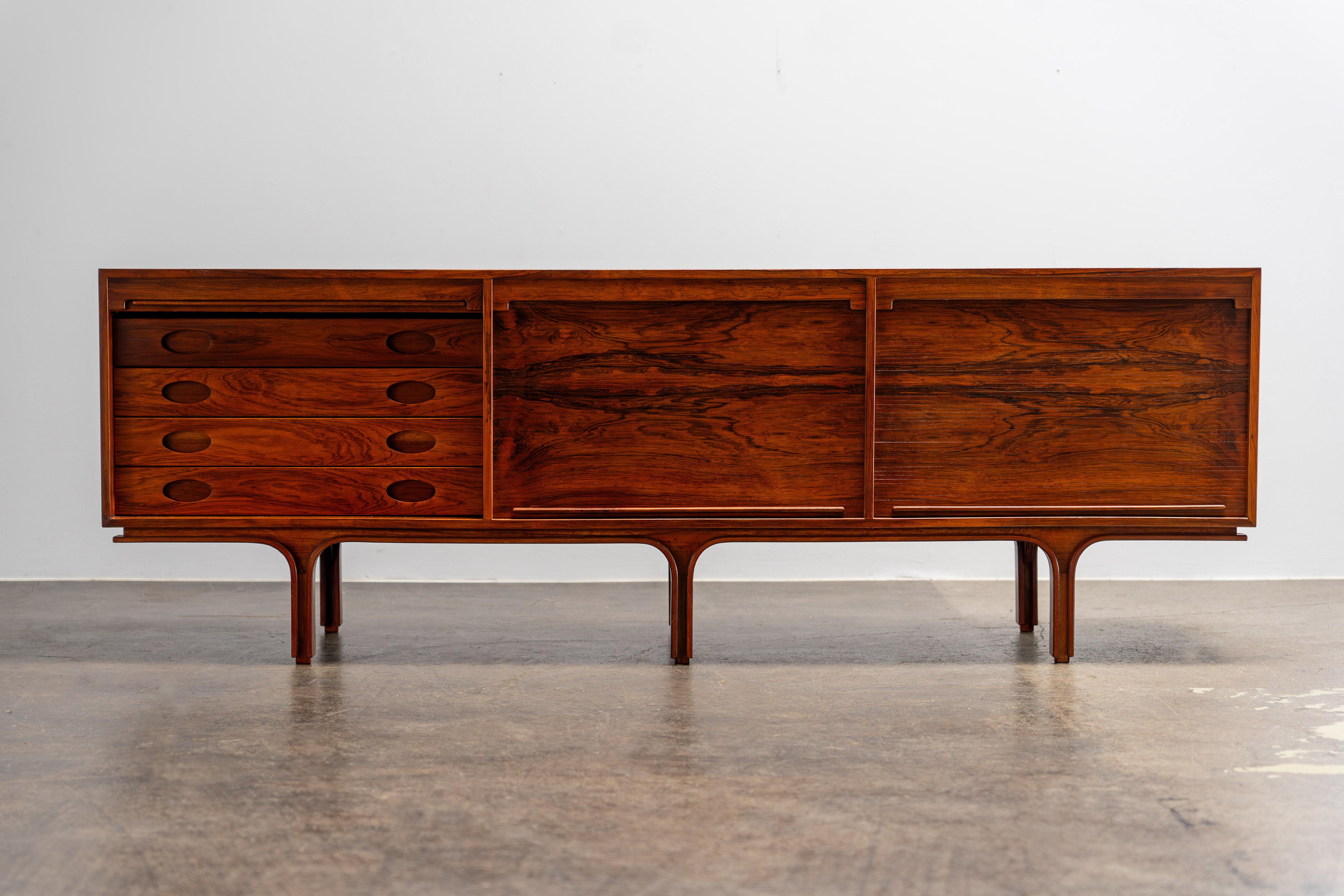 M501 Buffet en palissandre par Gianfranco Frattini Bernini Italie, années 1960 en vente 2