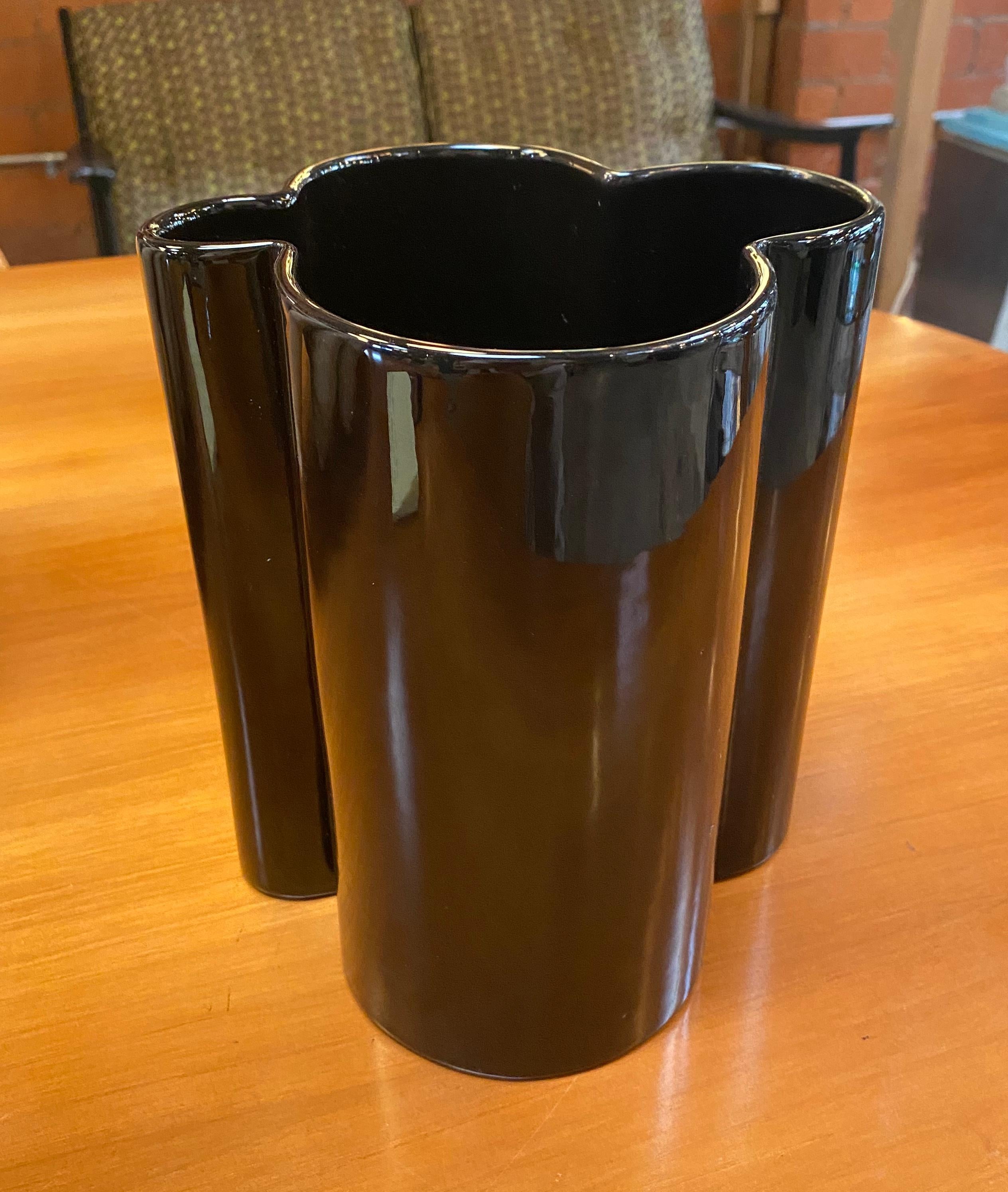 Stunning black glazed ceramic vase. The mouth / opening of the vase has an undulating wave pattern that continues into the rest of the body. These iconic vase are part of the series of vessels designed by Italian architect Angelo Mangiarotti for