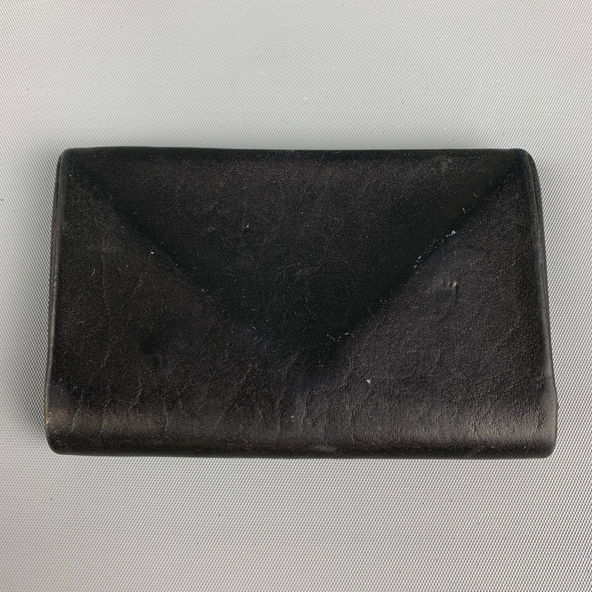 M.A+ wallet comes in a black leather featuring a origami style and signature sterling silver logo. 

Very Good Pre-Owned Condition.

Measurements:

Length: 3.5 in.
Height: 2.5 in.
