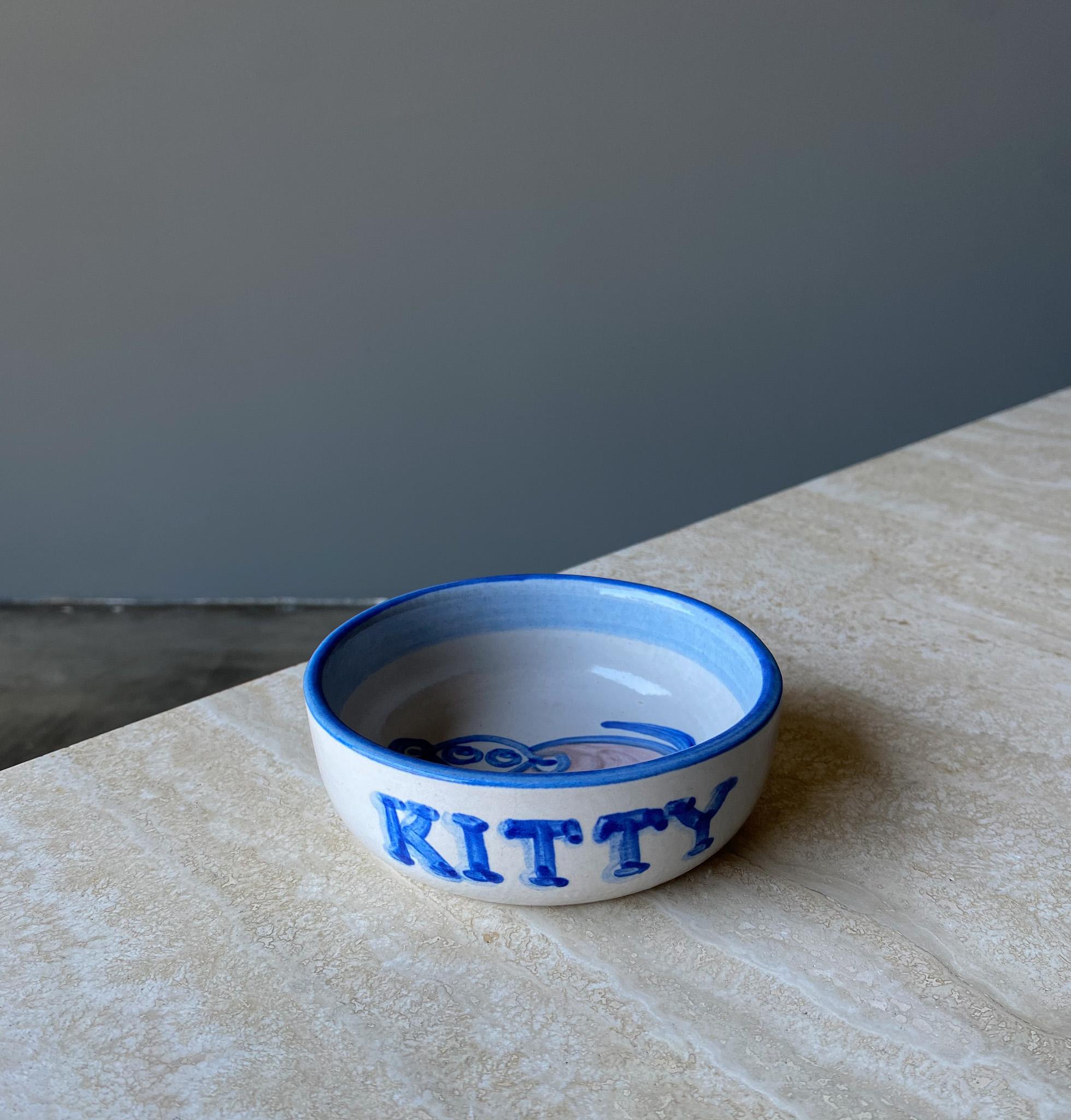 American M.A. Hadley Ceramic Kitty / Cat Bowl, United States,  20th Century For Sale