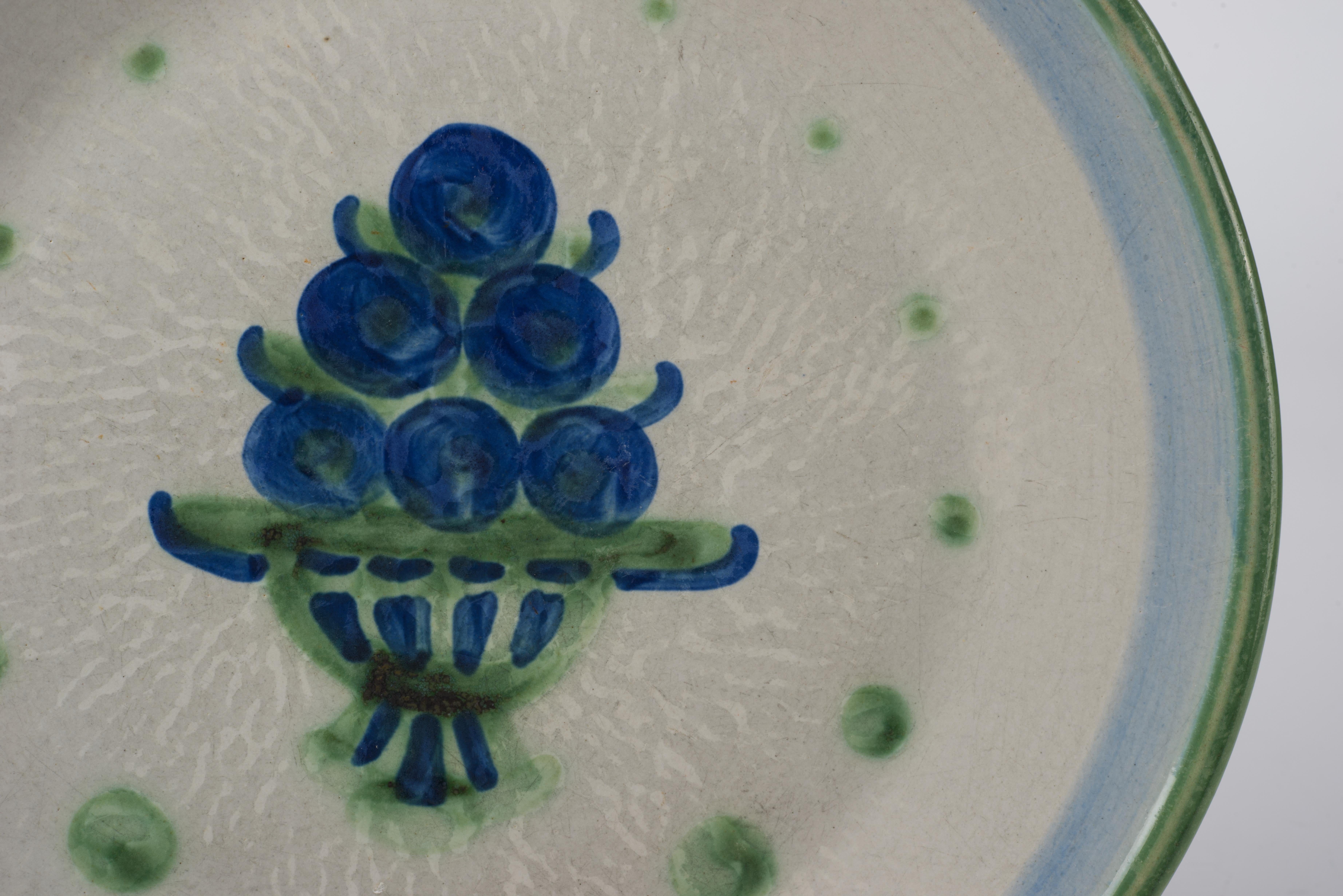 M.A. Hadley Pottery Set of 6 Dinner Plates, Bouquet Blue and White In Good Condition For Sale In Clifton Springs, NY