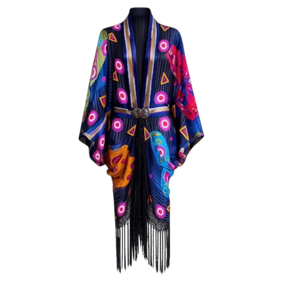 MA: Vestido «Cocoon» de Yves Saint Laurent, de seda azul marino con estampado de mariposas