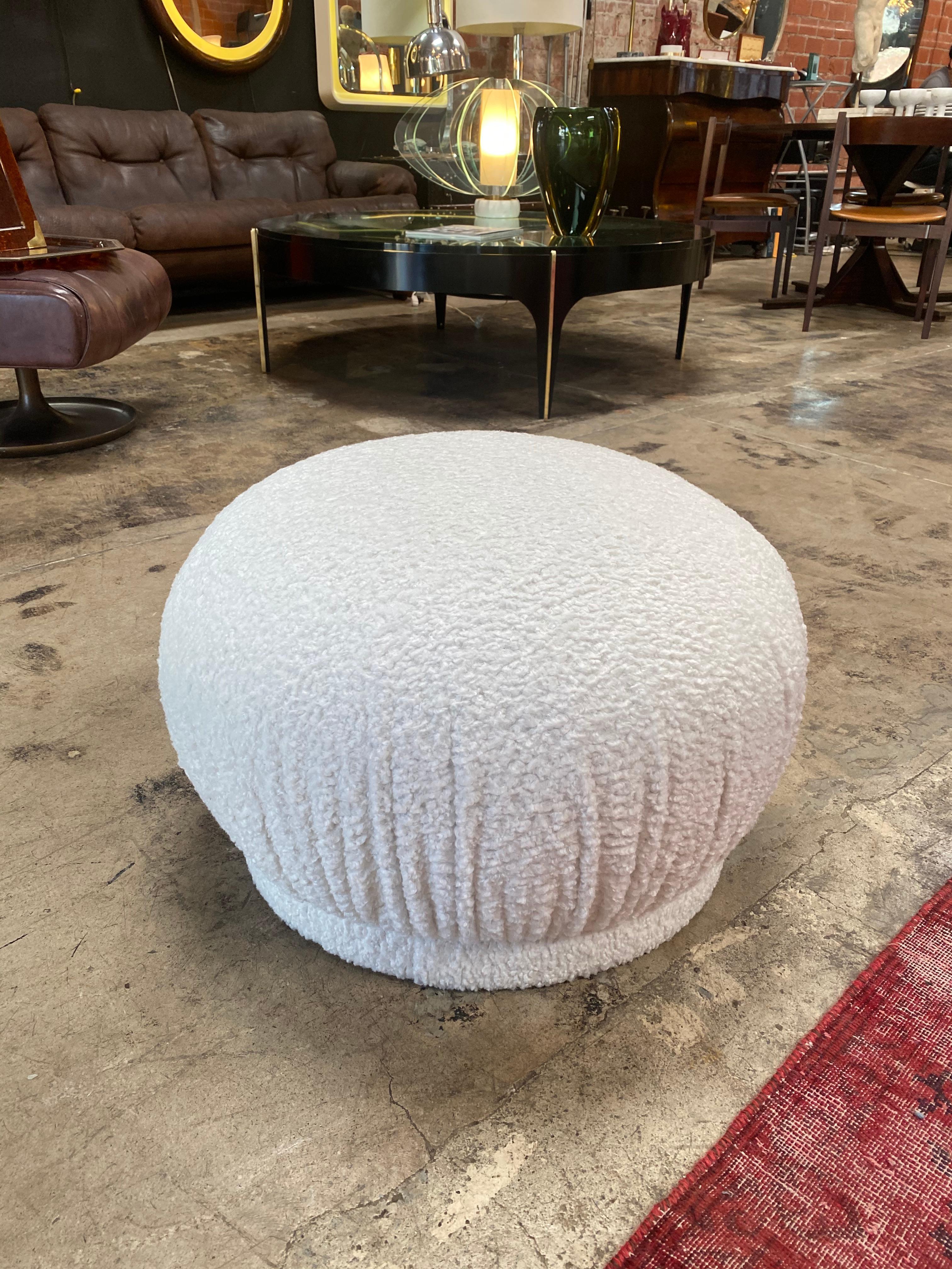 Pouf Wood39 in legno intagliato, Italia, XXI secolo
Articolo personalizzato: Materiale, colore del tessuto, tessuto.
Disponibile 2.