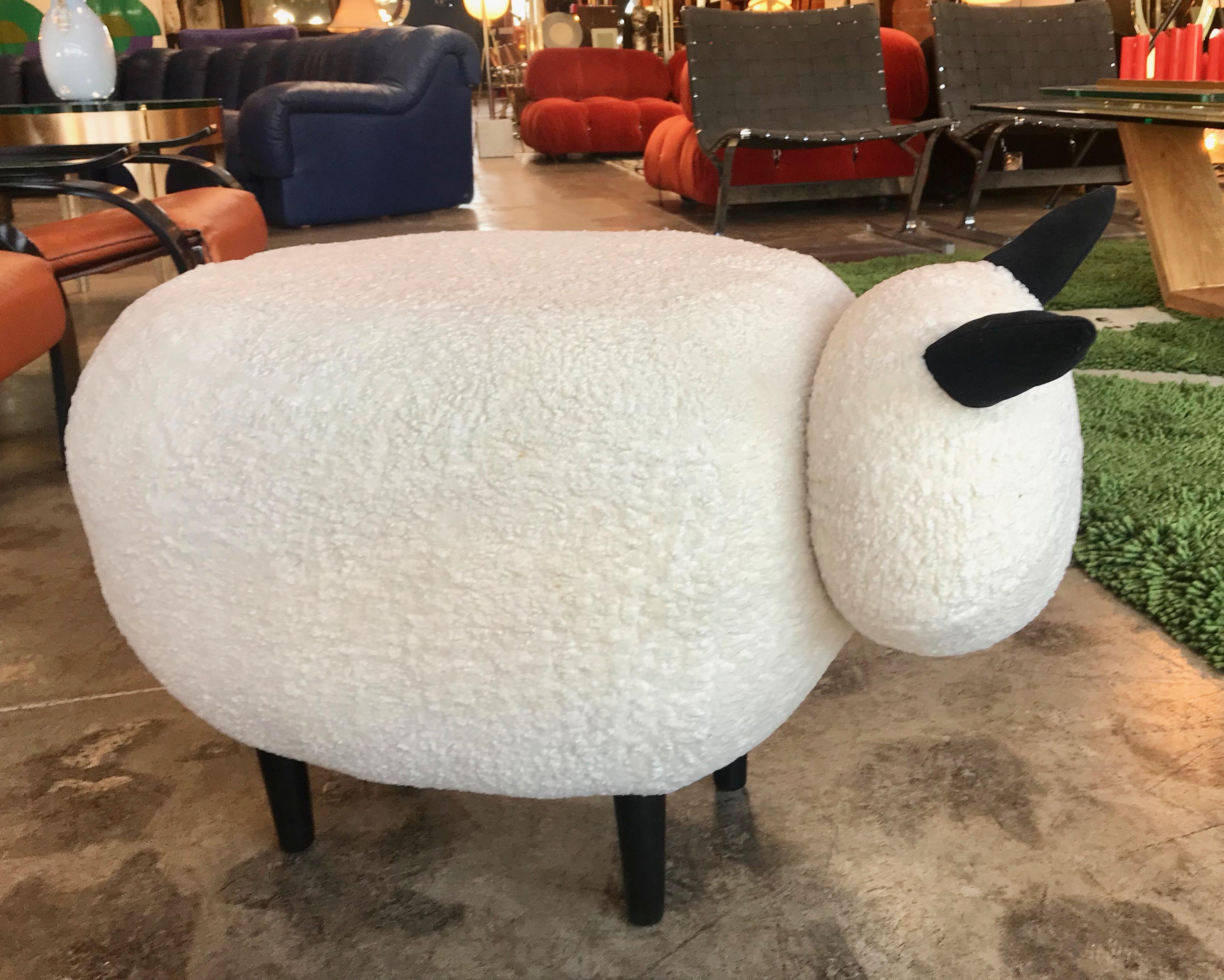 Ma39 Pouf in carved wood sheep, Italy 21st century
Customized item: Material, color fabric, fabric.
