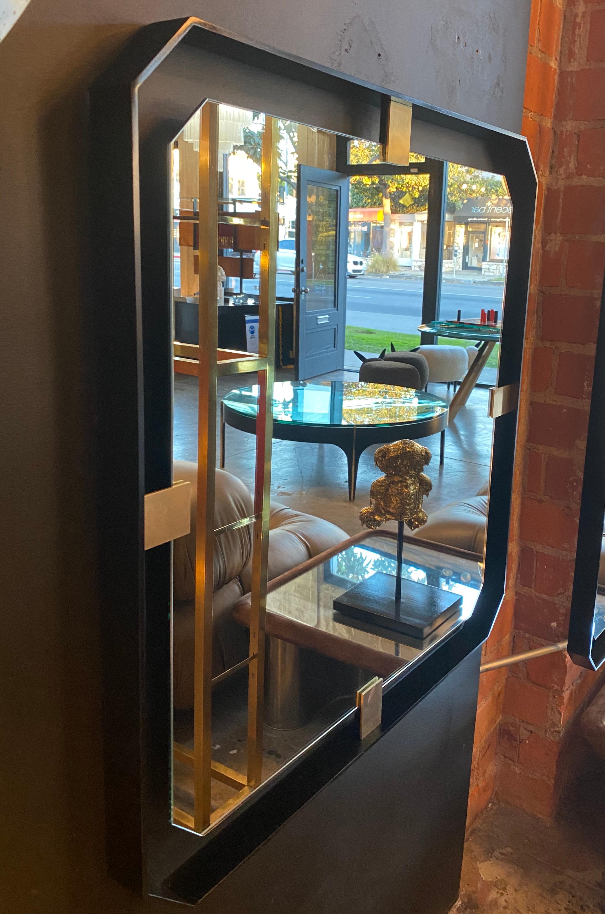 Minimaliste Miroir carré flottant en fer et en laiton MA+39s, 21e siècle, Italie en vente
