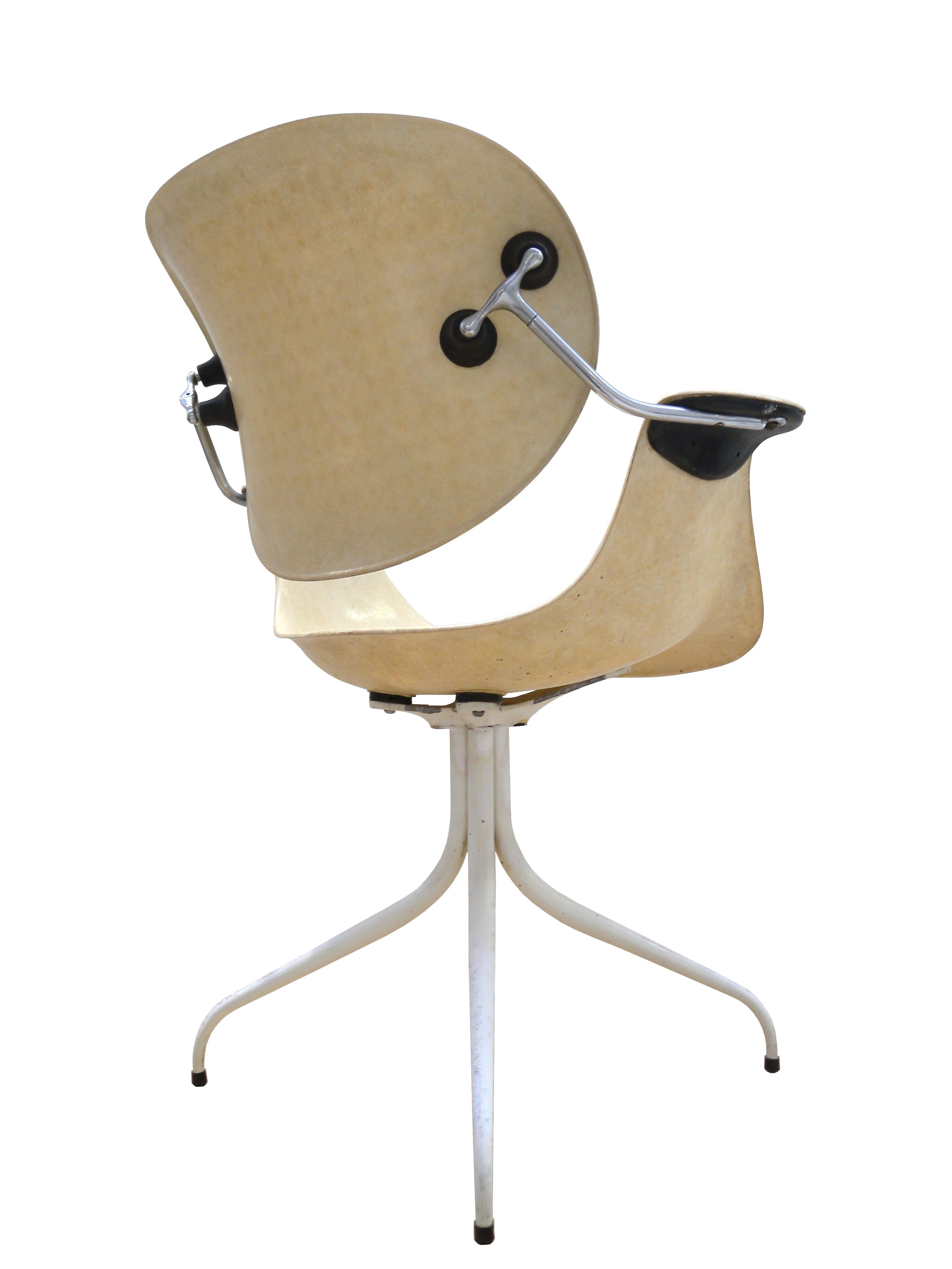 The “swag leg chair” was designed by George Nelson in 1958 for Herman Miller. In production between 1958-1964.

Tubular steel, molded plastic shell, and rubber. 

This molded plastic chair formed part of a collection of tables and chairs called