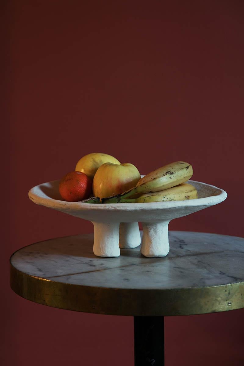 - Handbuilt white fruit dish 
- made of clay collected from the potter's surroundings.
- slip applied made of natural pigments like lime
- made in the Moroccan Rif mountains by the potter Houda.
- co-created by the potter Houda x memòri