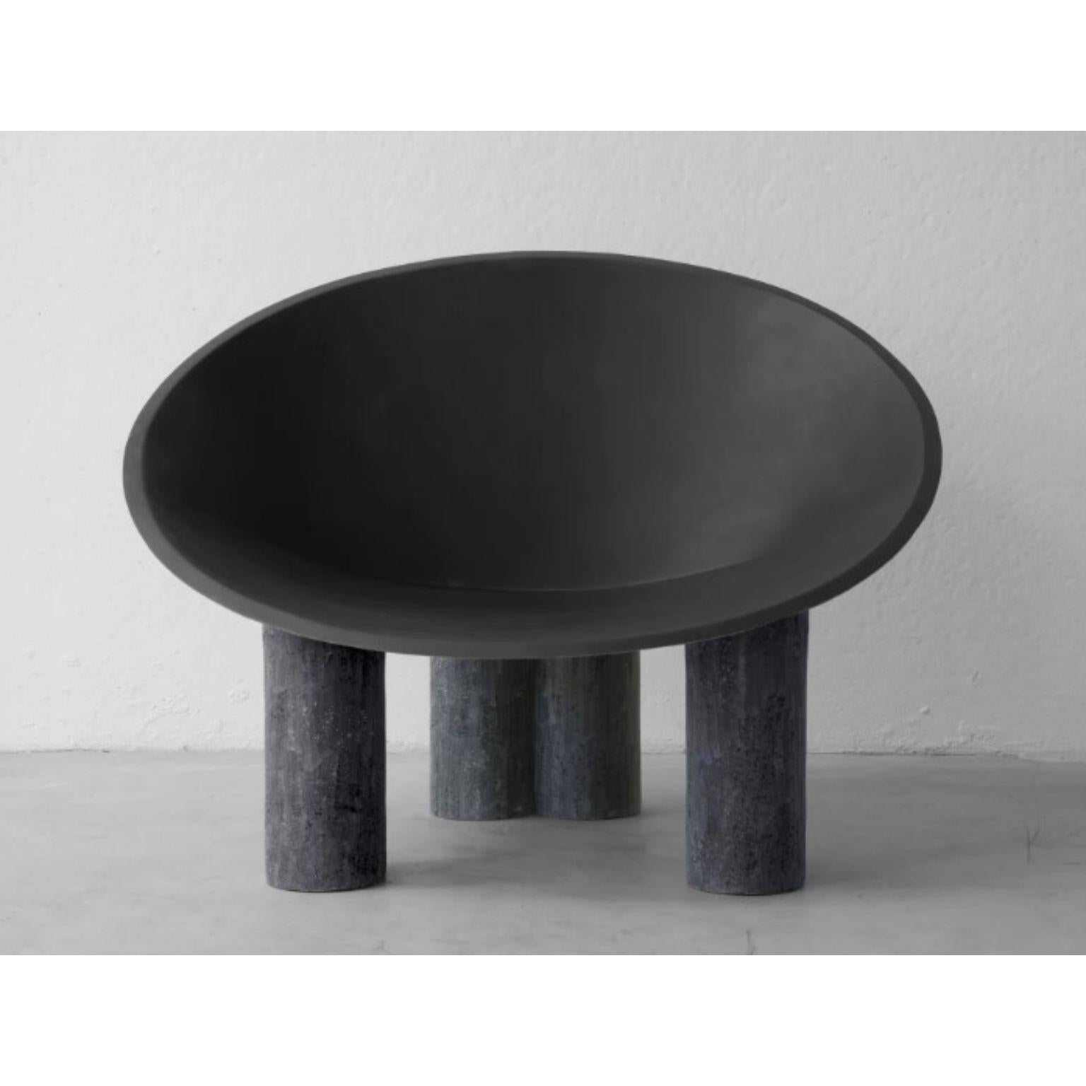 Sillón MA'AM de Imperfettolab
Dimensiones: P 122 x An 90 x Al 91 cm 
Materiales: materia prima, asiento de polipiel

Laboratorio Imperfetto
¿Quiénes somos? Somos una familia.
Verter Turroni, Emanuela Ravelli y nuestros hijos Elia, Margherita y