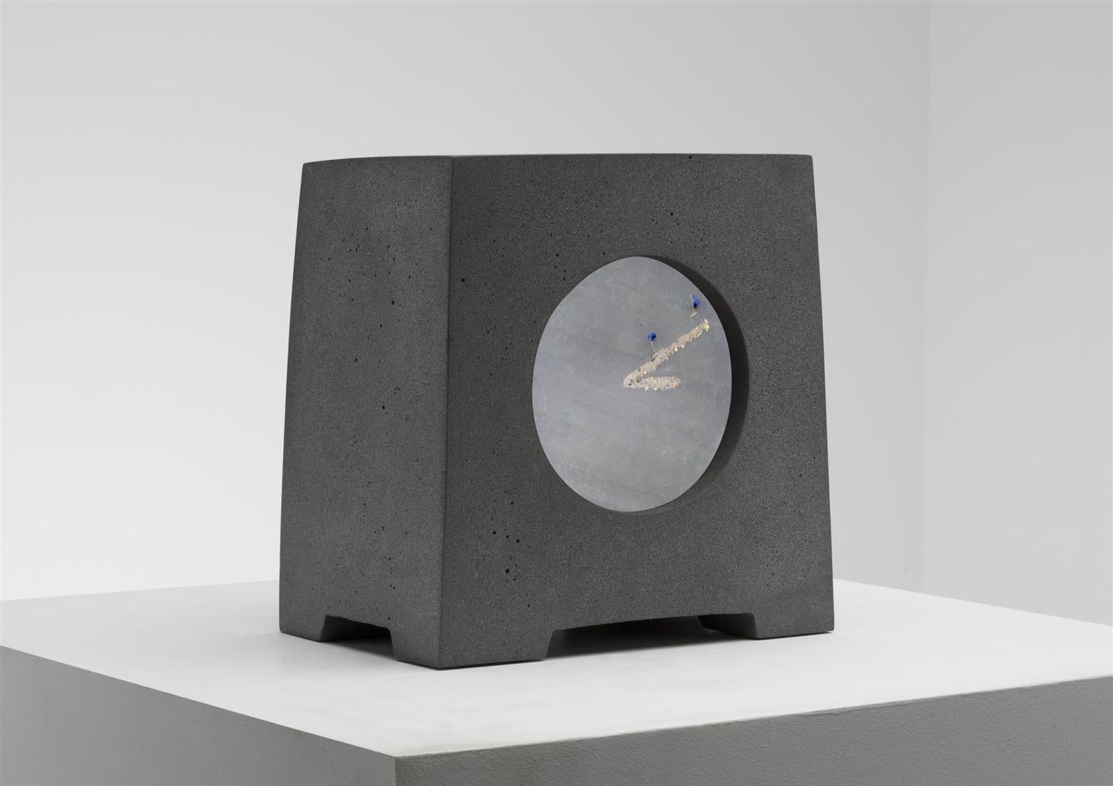 Spazzacamino per orologi da camino - Sculpture Contemporaneo di Maarten Baas