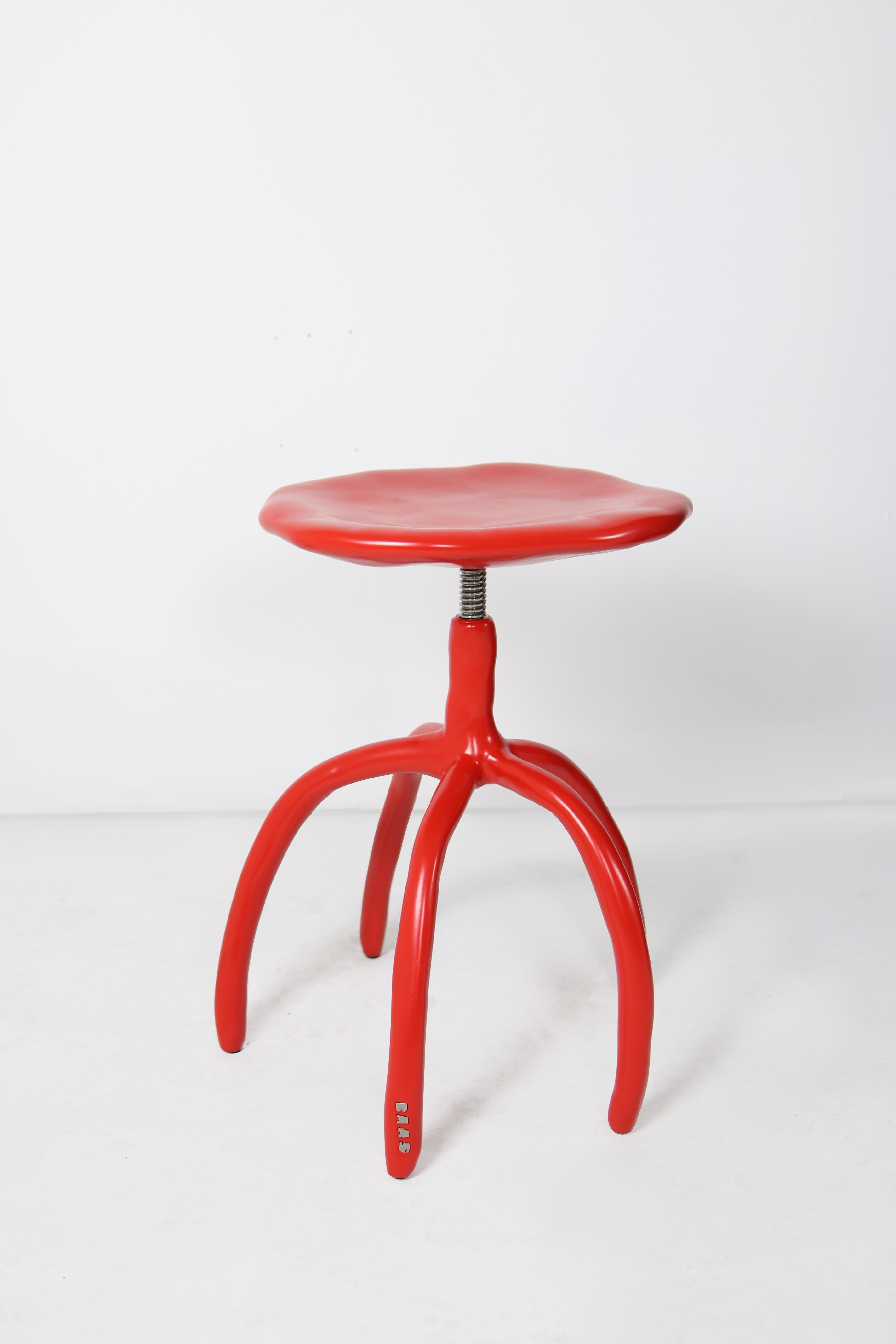 Tabouret de piano 'Clay' de Maarten Baas, Classic Clay Collection, New - Current Production, Pays-Bas. 

Les designs spontanés et naïfs de la série Clay de Maarten Baas expriment une vulnérabilité artistique. Chaque pièce est fabriquée à la main en