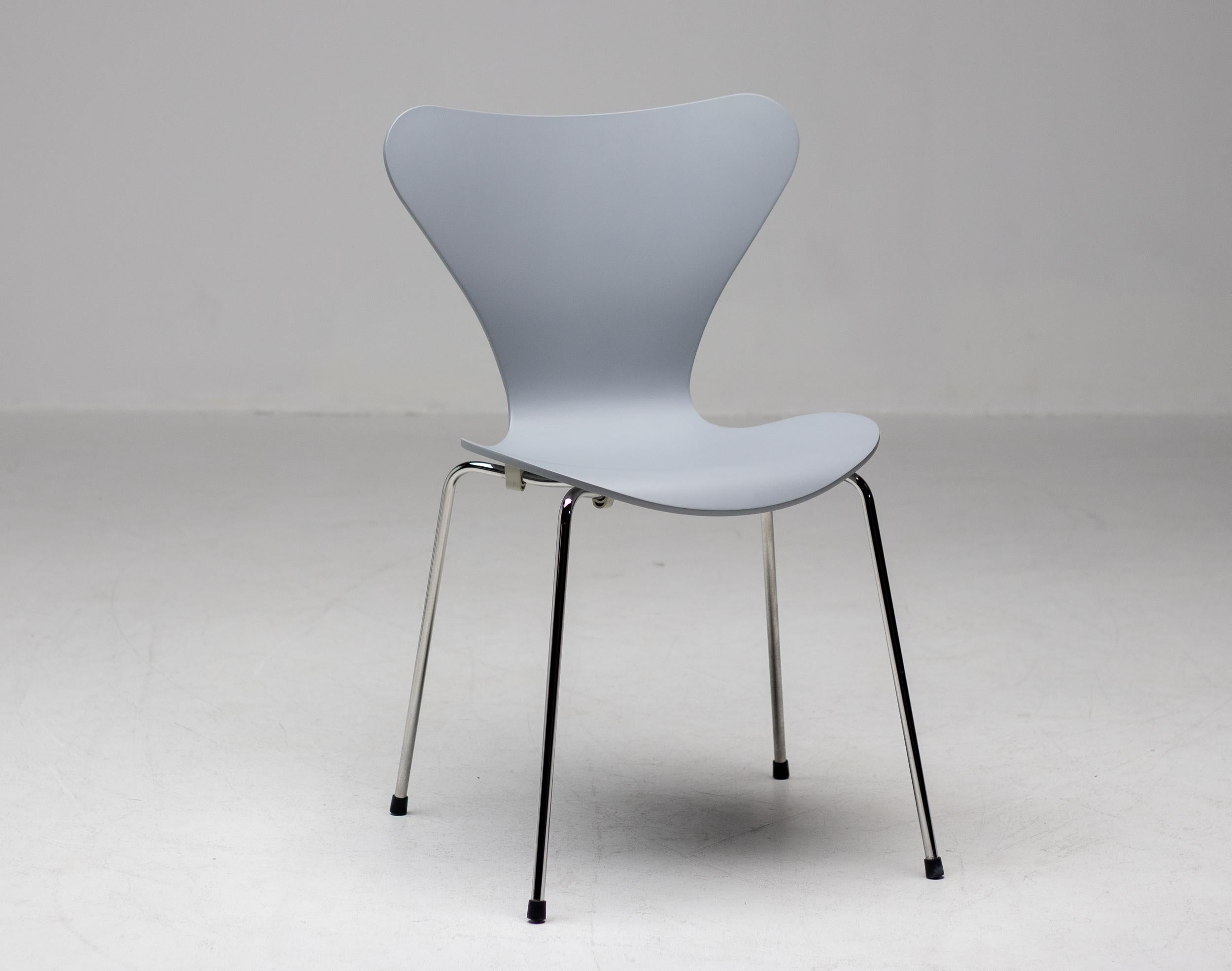 Danish Maarten Baas Signed Limited Edition Arne Jacobsen Series 7 Chair For Sale