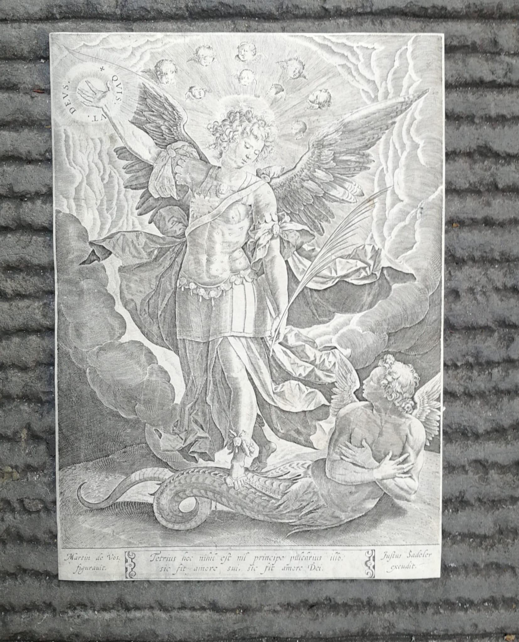 Grabado Sadeler según Maarten de Vos - San Miguel y el Dragón, s. XVI - Landscape Print Gris de Maarten de Vos (Antwerp, 1532 - 1603)