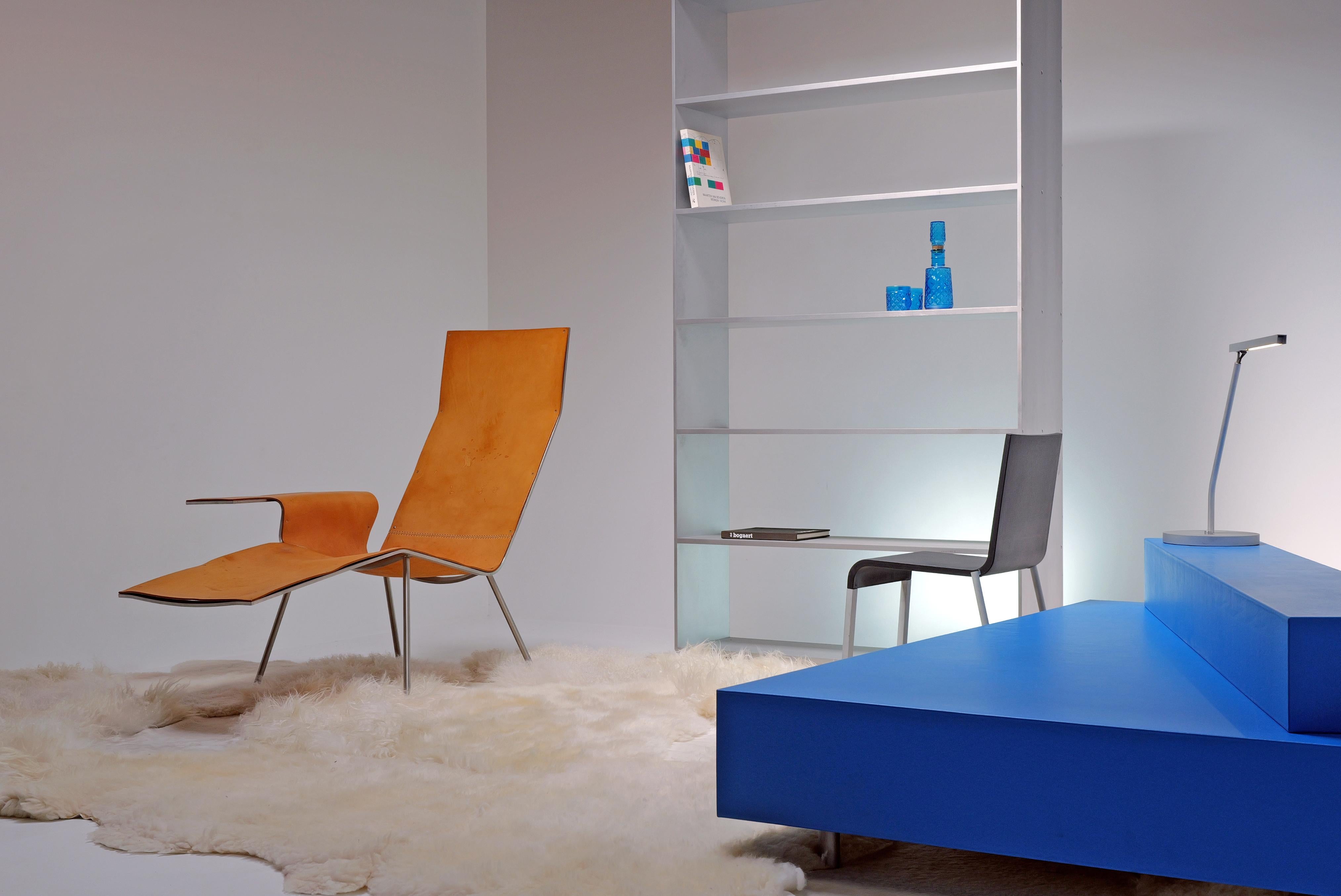 Rara libreria CK94 di Maarten van Severen, edizione originale dello Studio A. Realizzato in alluminio e plexiglass opaco. Estremamente raro e da museo.

La libreria CK94, progettata e realizzata da Maarten Van Severen tra il 1993 e il 1994, è una
