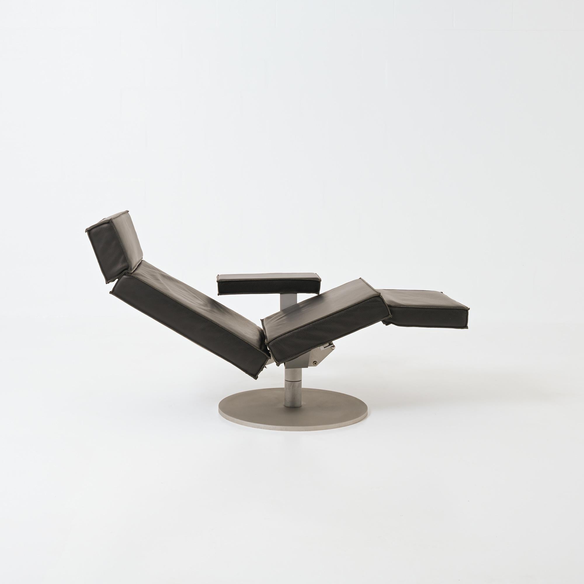 This beautiful lounge chair is produced in 2004 for Durlet. the seat can be placed in different positions and rotates around its axis.The relaxation mechanism is synchronously infinitely adjustable, the headrest is also infinitely adjustable. The