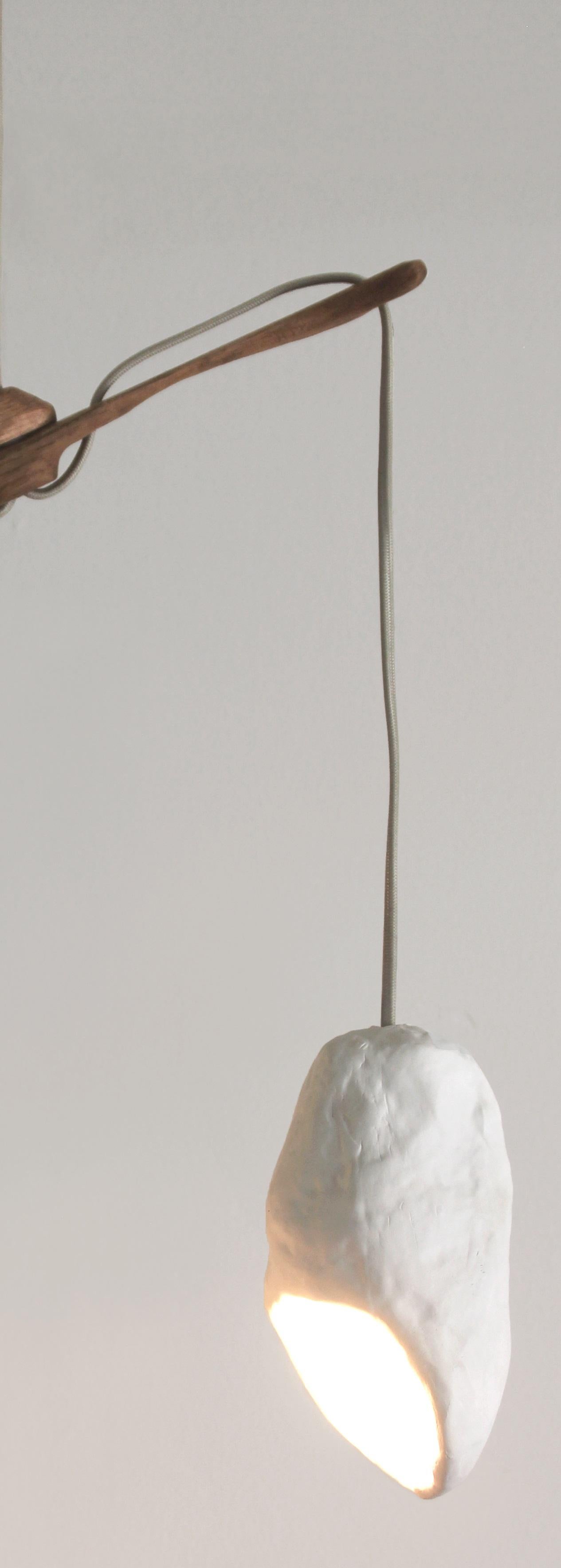 Lámpara de techo Maat de pintura, escayola, nogal y alambre de Dace Sūna Letón en venta