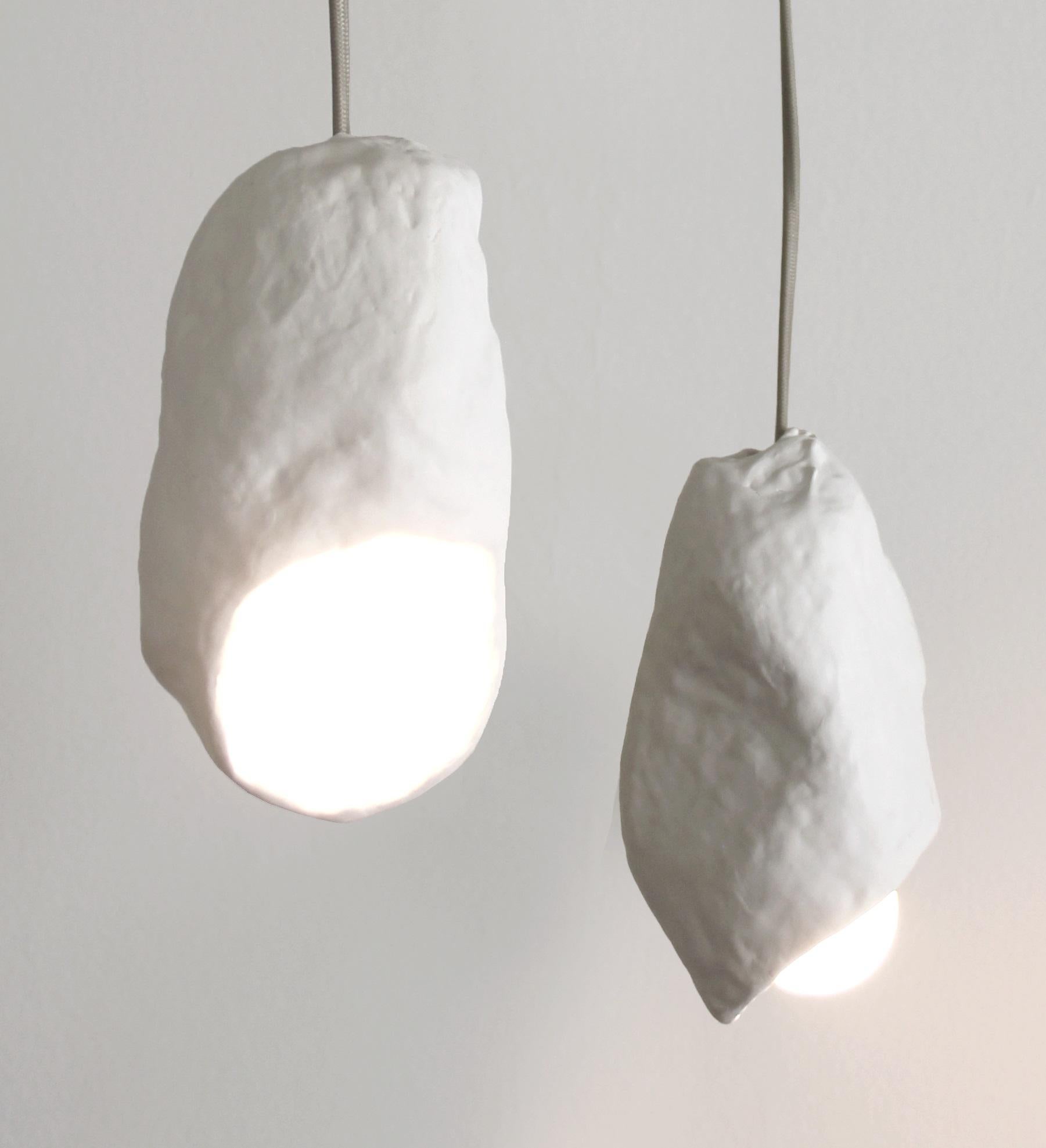 Lámpara de techo Maat de pintura, escayola, nogal y alambre de Dace Sūna en Nuevo estado para la venta en Geneve, CH