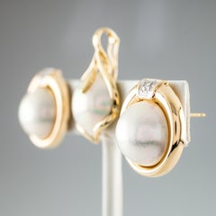 Mabe Pearl and Diamond 14 Karat Yellow Gold Earrings and Pendant Jewelry Set