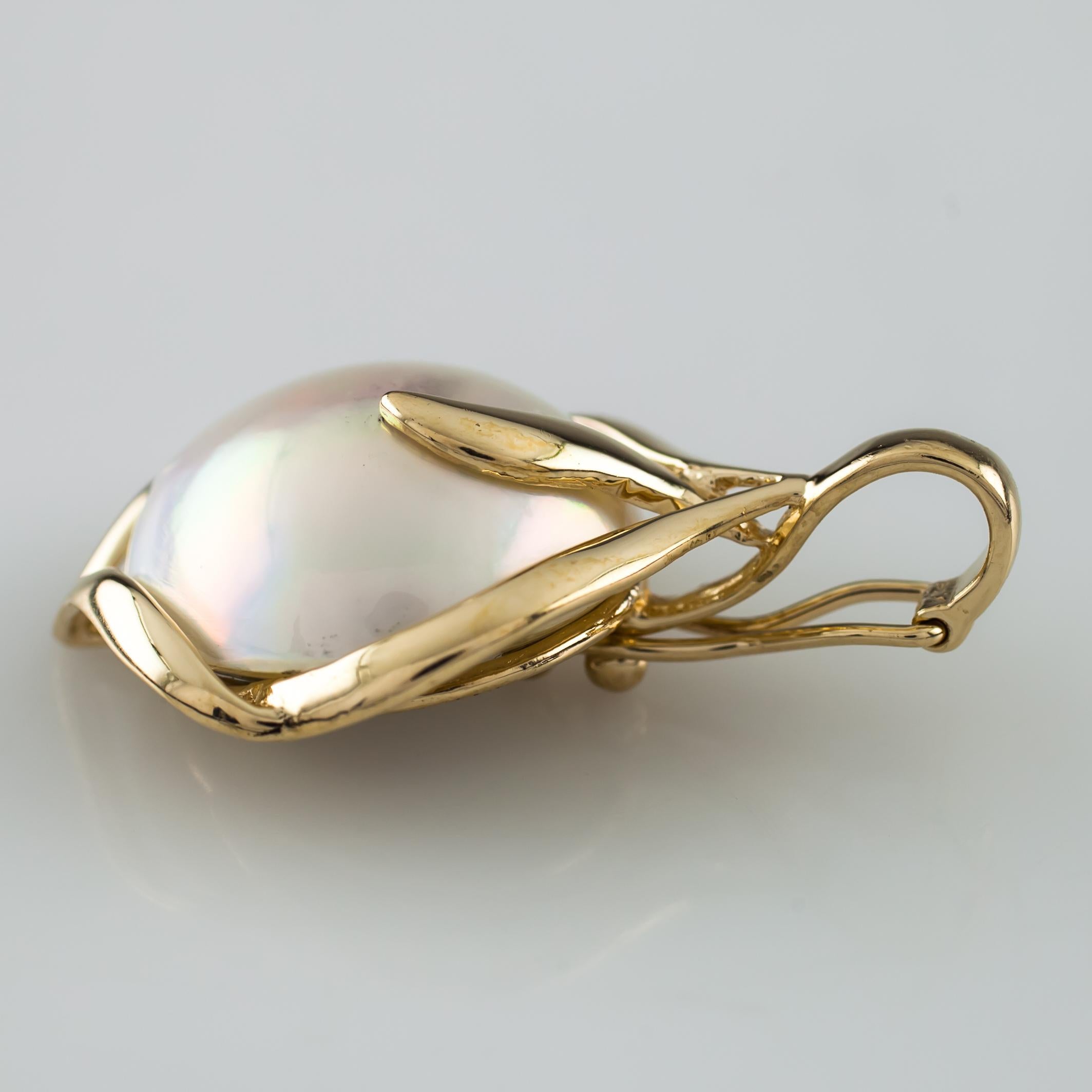Ensemble de boucles d'oreilles et de pendentifs en or jaune 14 carats avec perles et diamants Mabe en vente 1