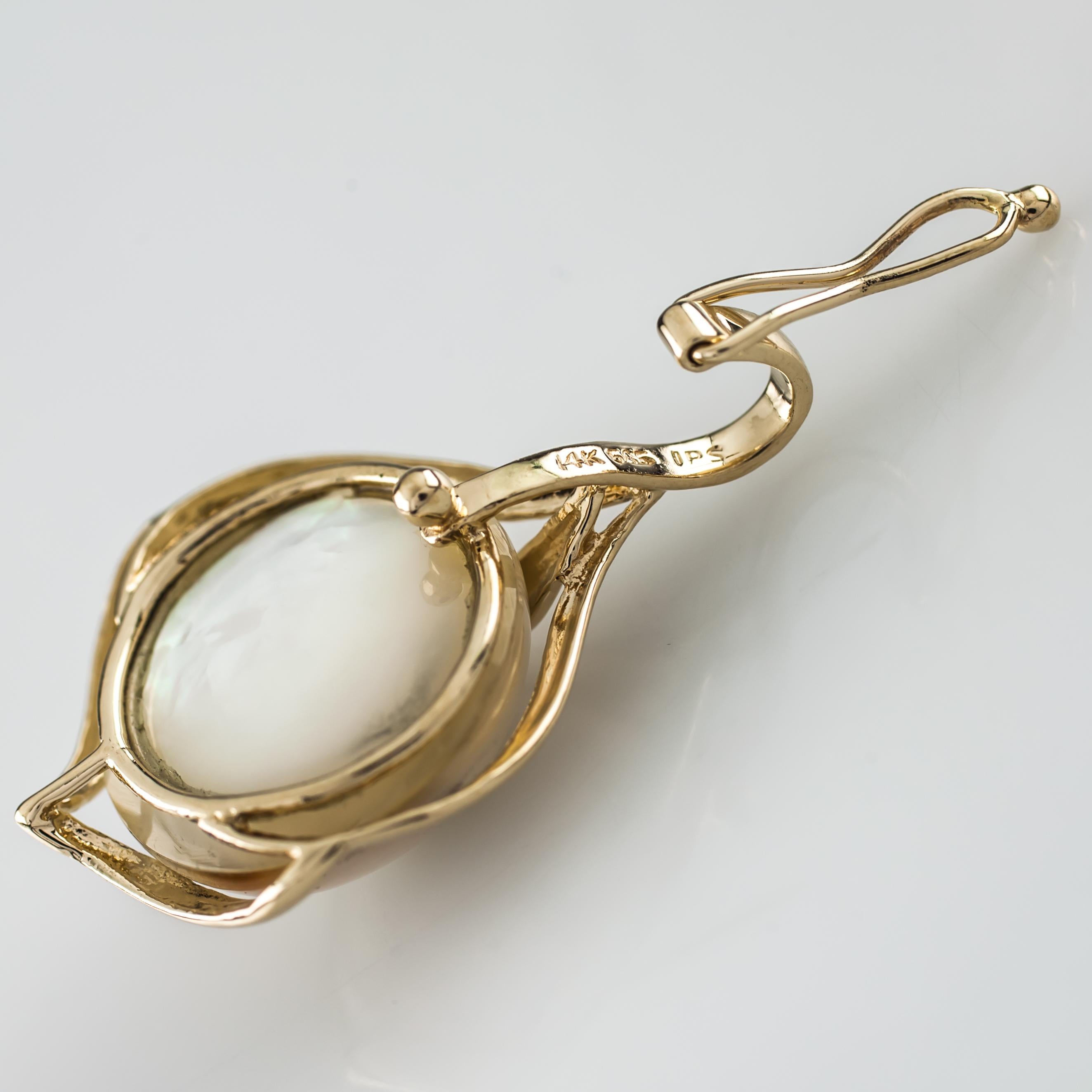Ensemble de boucles d'oreilles et de pendentifs en or jaune 14 carats avec perles et diamants Mabe en vente 2