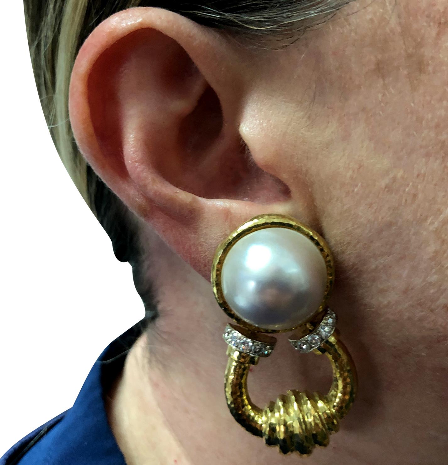 Mabe Pearl and Diamond Door Knocker Earrings (Moderne)