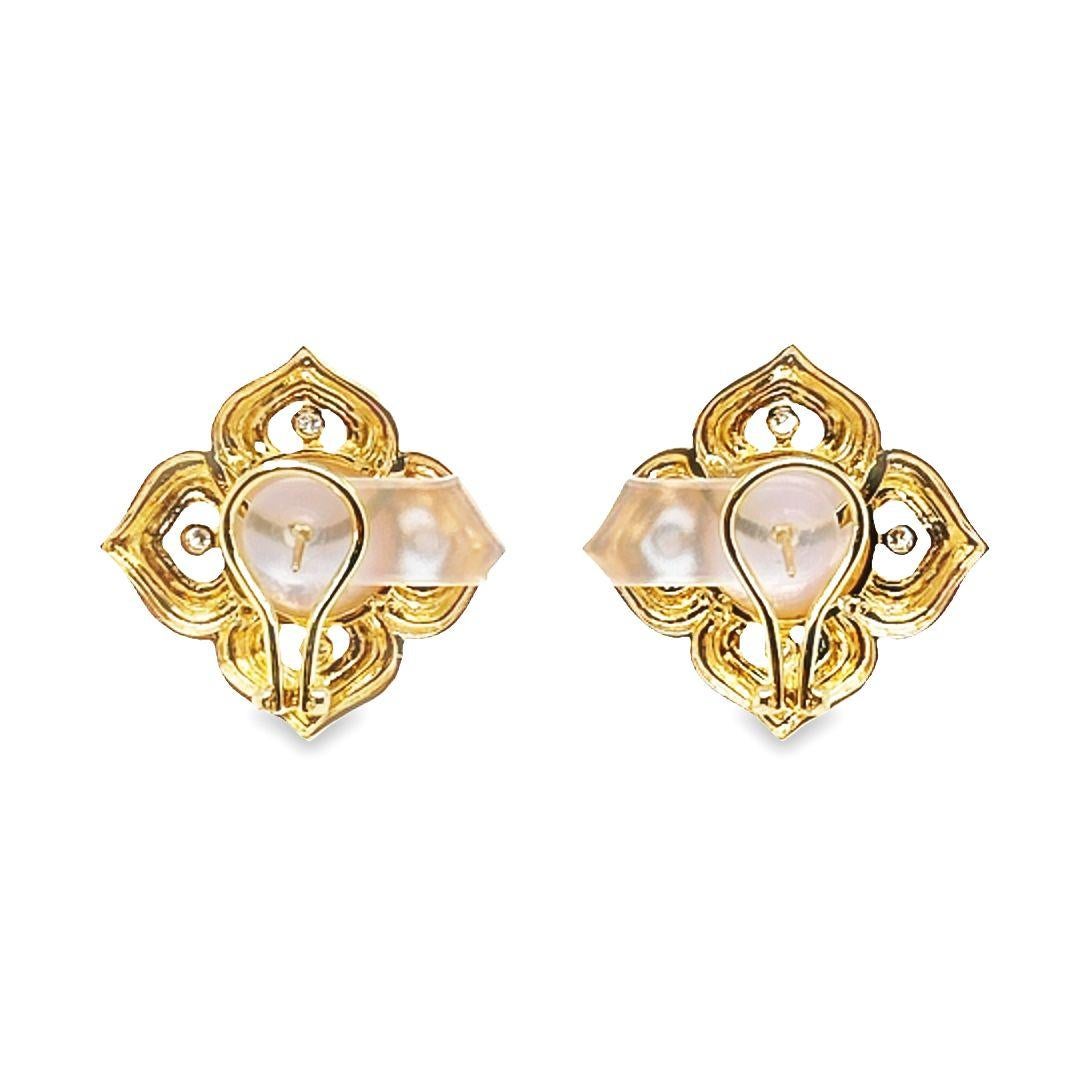 Mabe Pearl and Diamond Flower Earrings In Good Condition For Sale In Coral Gables, FL