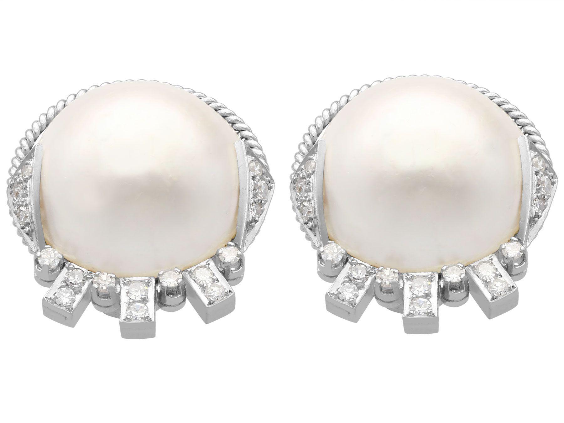 Art déco Boucles d'oreilles en or blanc avec perles et diamants de Mabe en vente