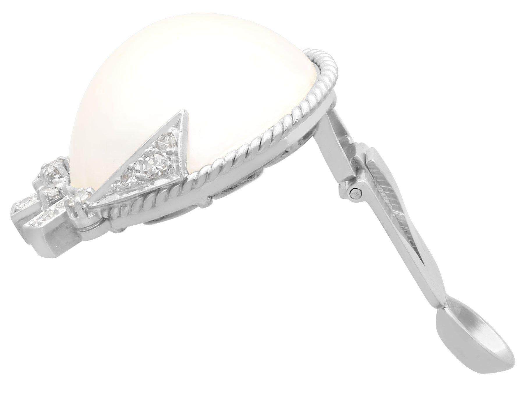 Mabe Perlen- und Diamant-Ohrringe aus Weißgold im Angebot 1