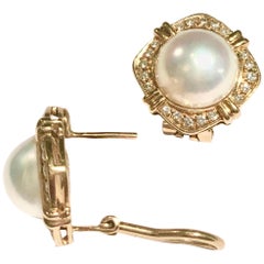 Vintage Mabe Pearl and Diamonds 18 Karat Yellow Gold Earrings