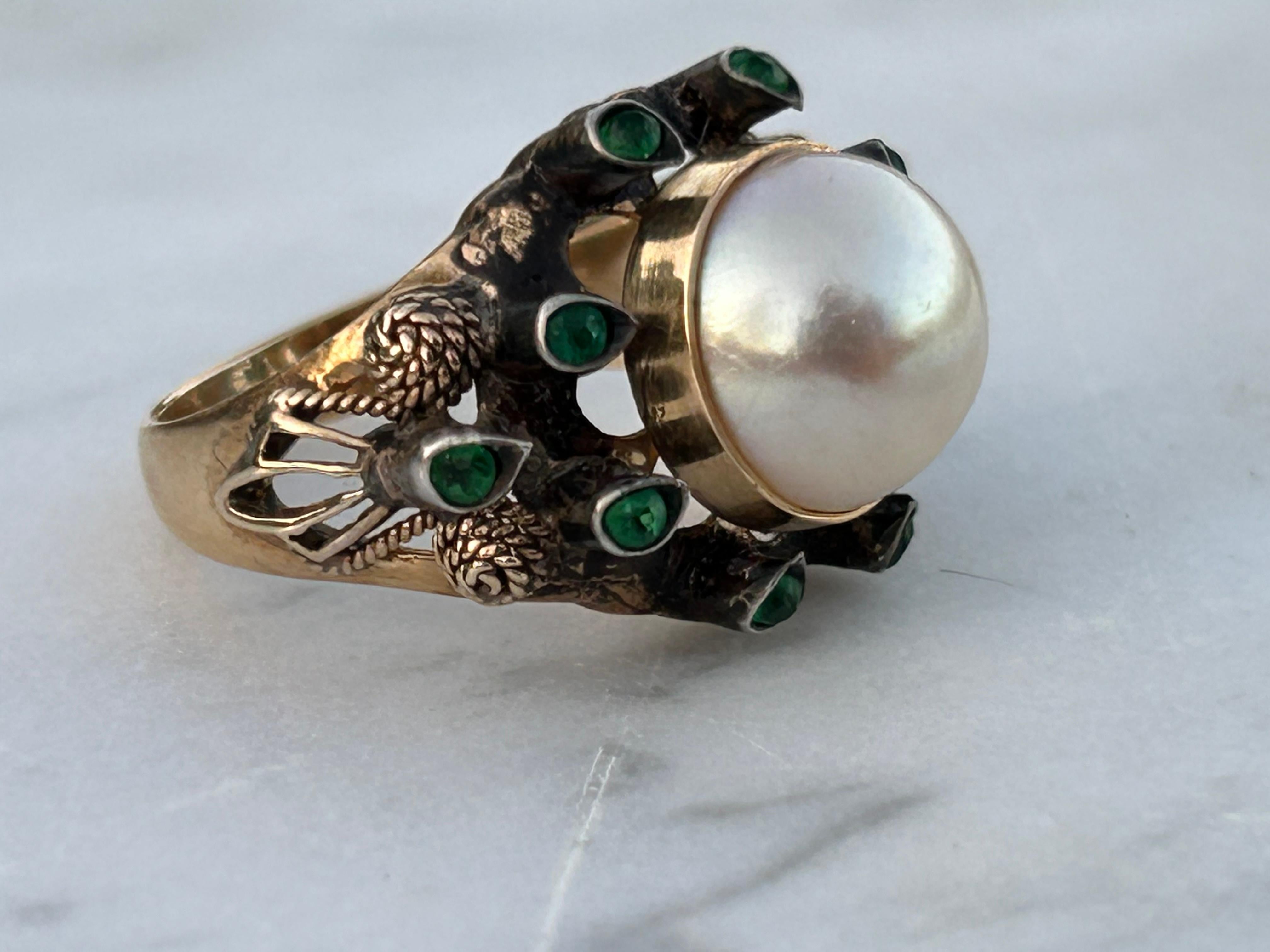 18k Gold Mabe Pearl and Emerald Ring. Weight: 5.2 Grams