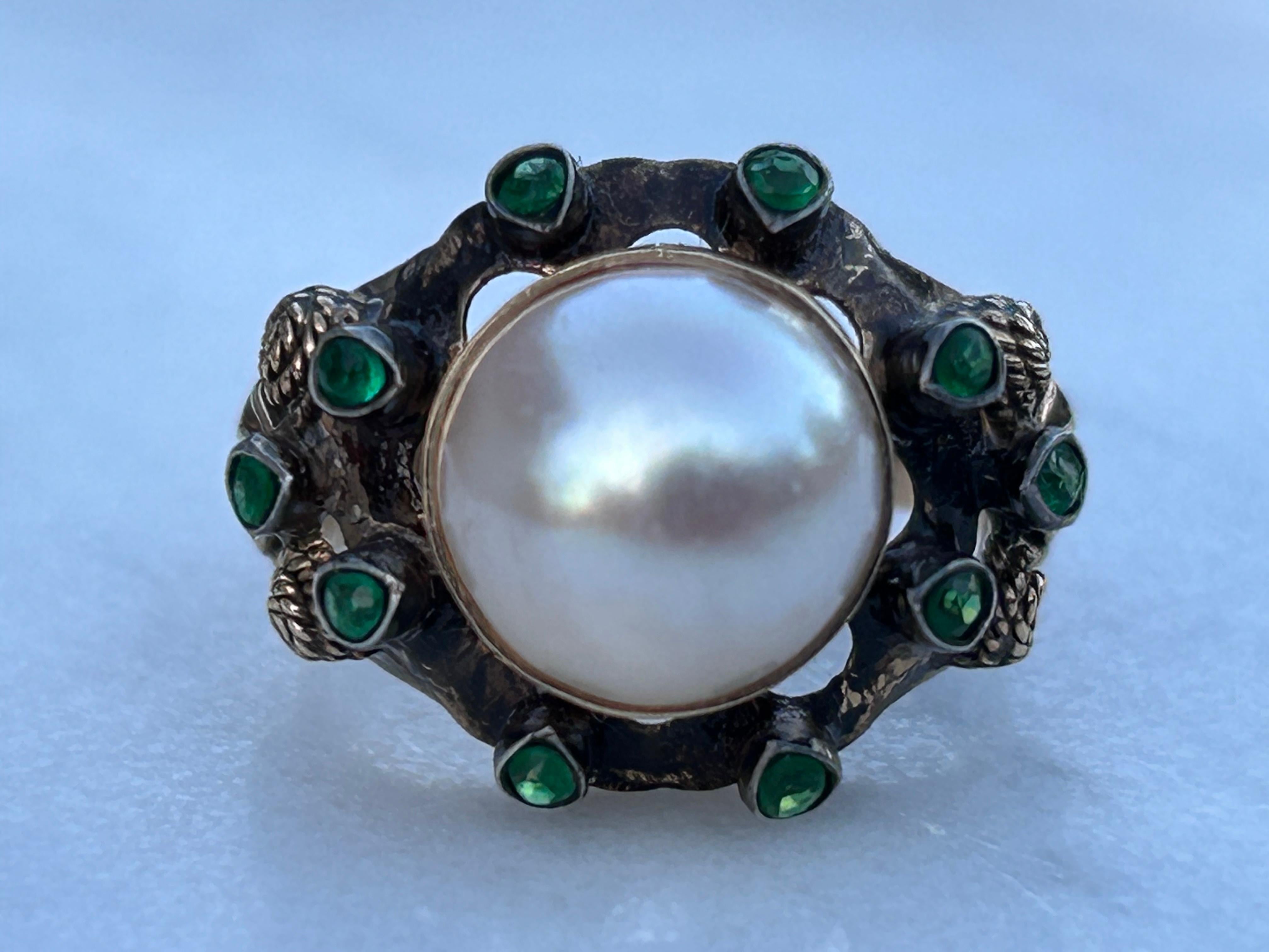 Mabe Pearl and Emerald 18k Estate Ring In Excellent Condition For Sale In Joelton, TN