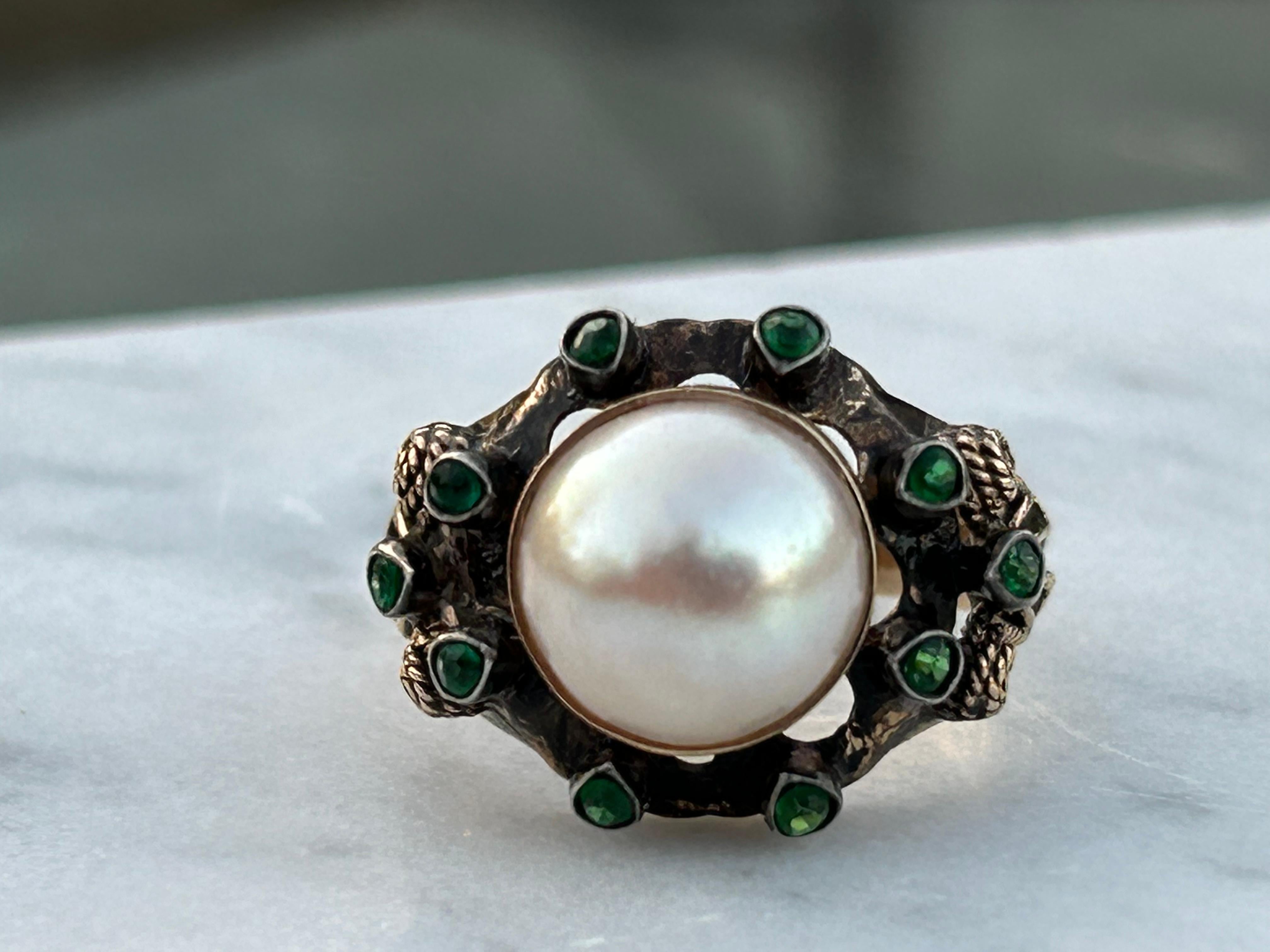 Round Cut Mabe Pearl and Emerald 18k Estate Ring For Sale