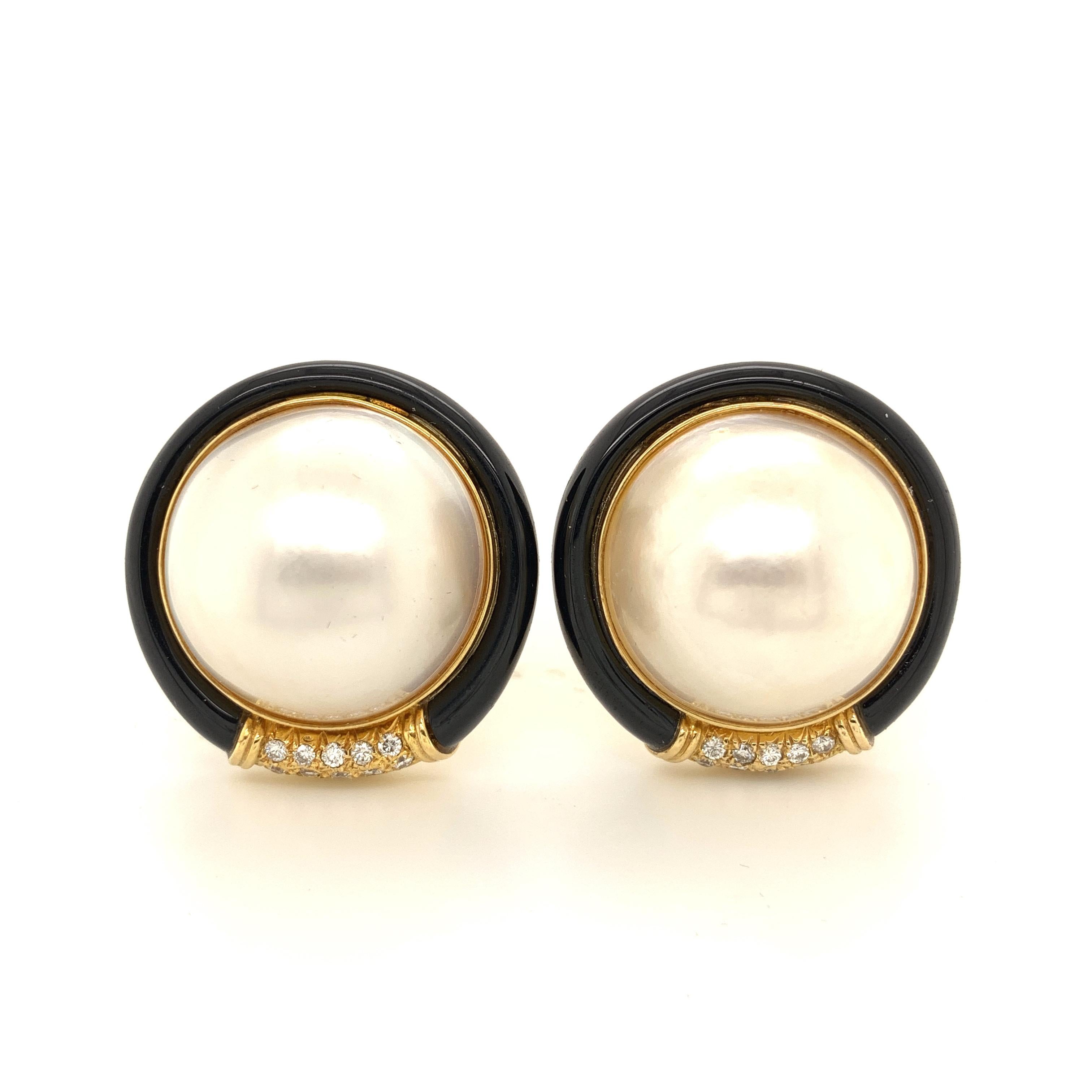 Mabe Pearl, Black Jade, and White Diamond Gold Earrings In New Condition For Sale In Hong Kong, HK