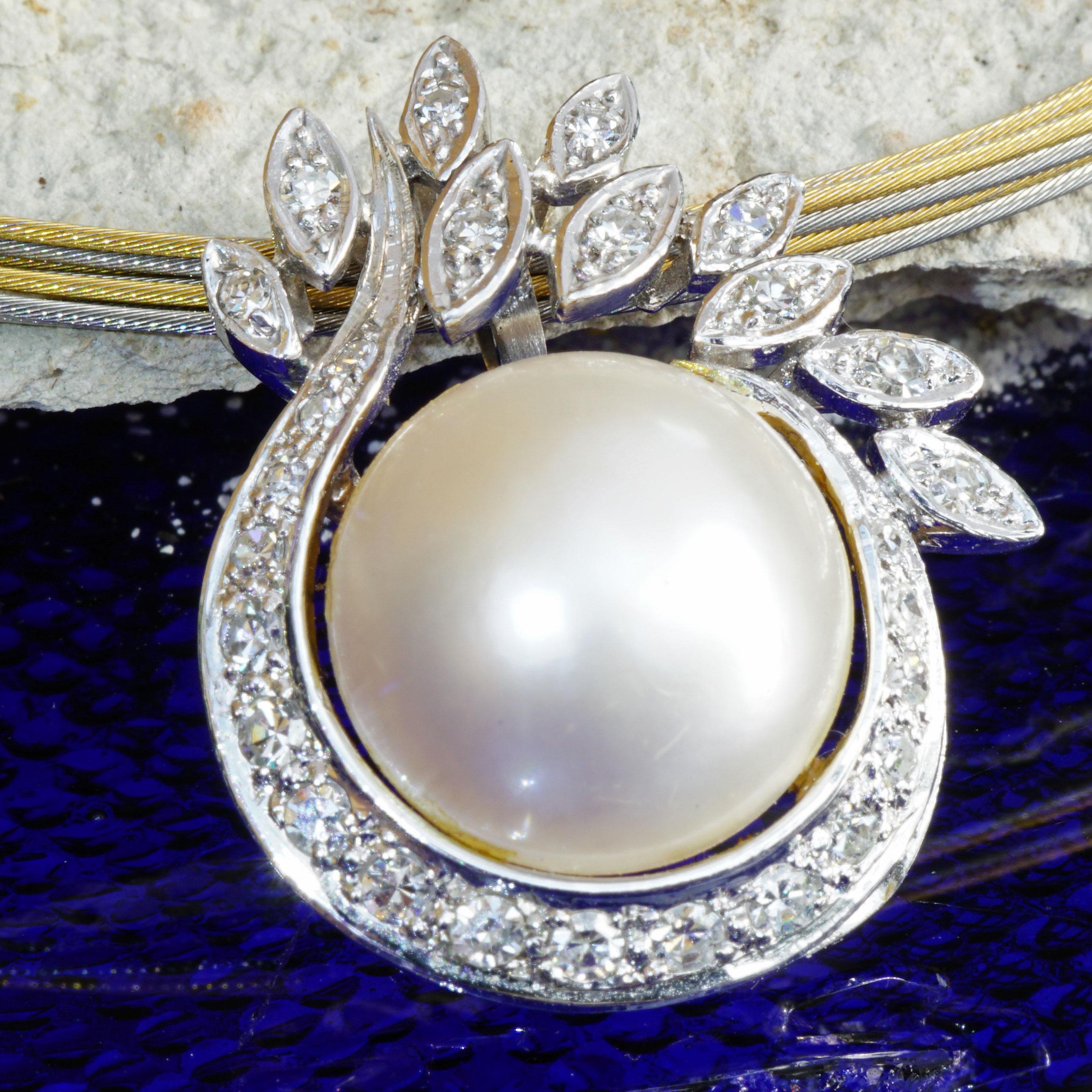 Mabe Pearl Brilliant Pendant White Gold 0.60 ct TW VS 27 x 22 mm large Eyelet For Sale 3
