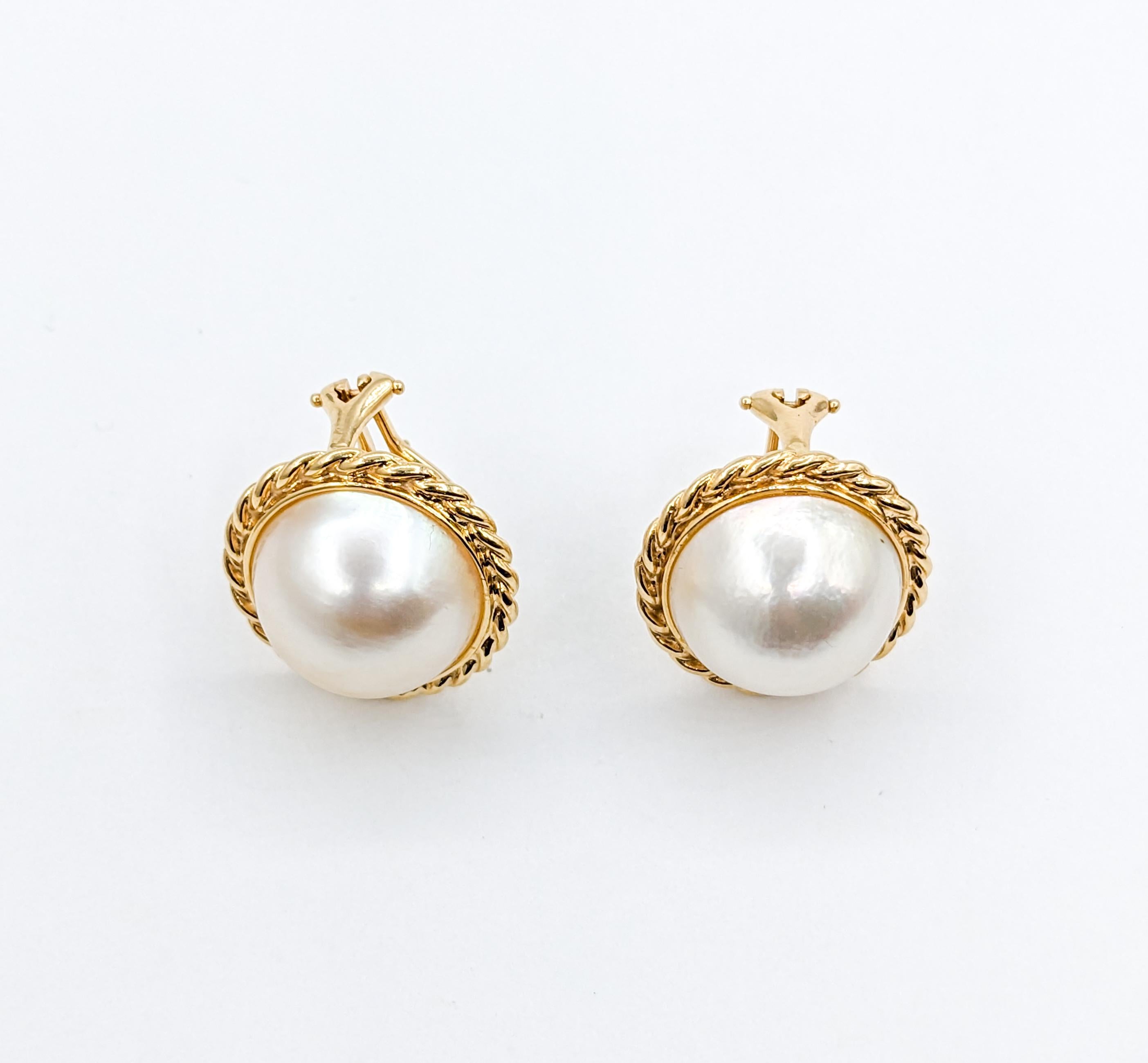 Mabe Pearl Clip on Earrings in Yellow Gold In Excellent Condition For Sale In Bloomington, MN